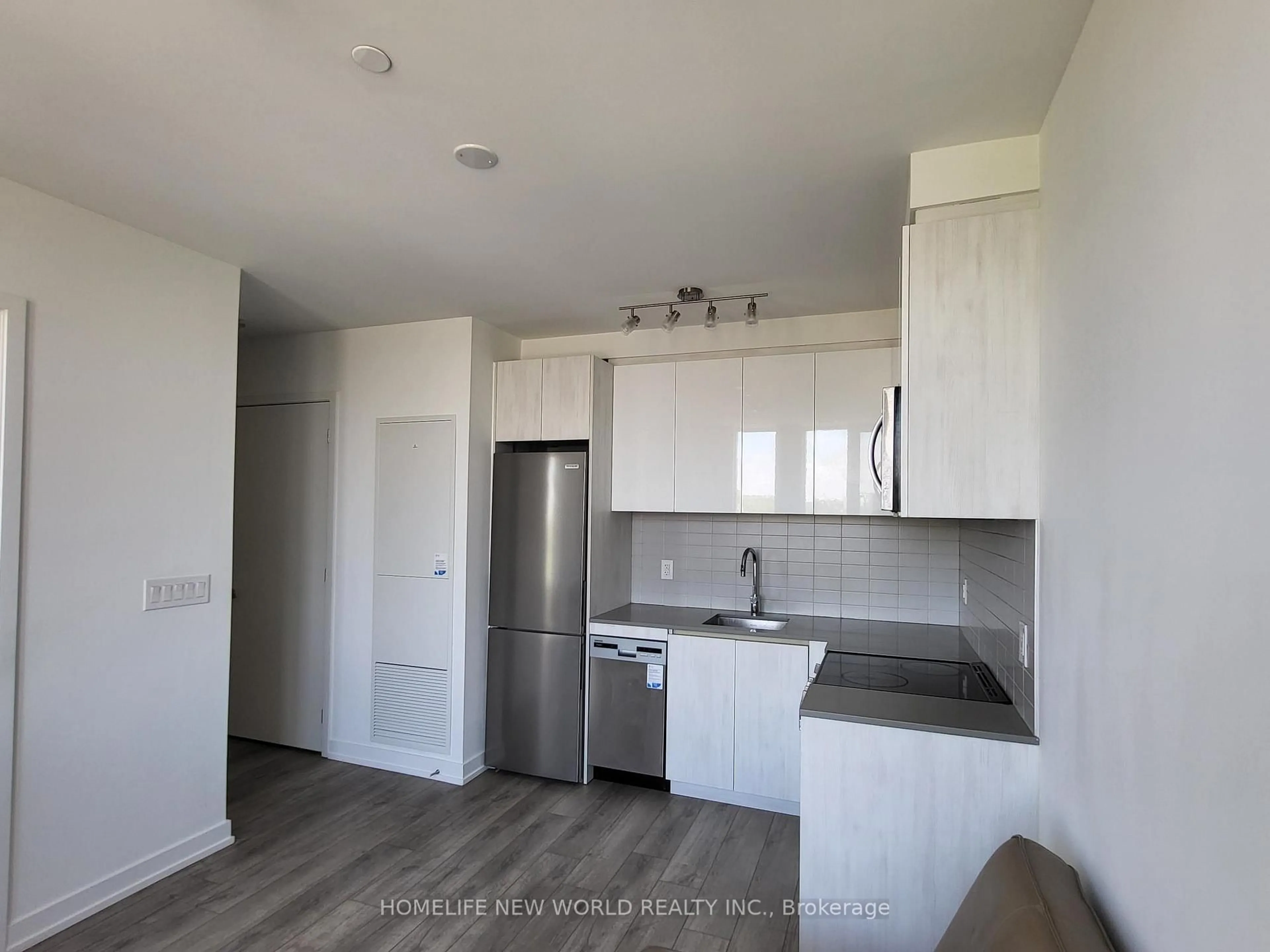 Standard kitchen, unknown for 3100 Keele St #509, Toronto Ontario M3M 0E1