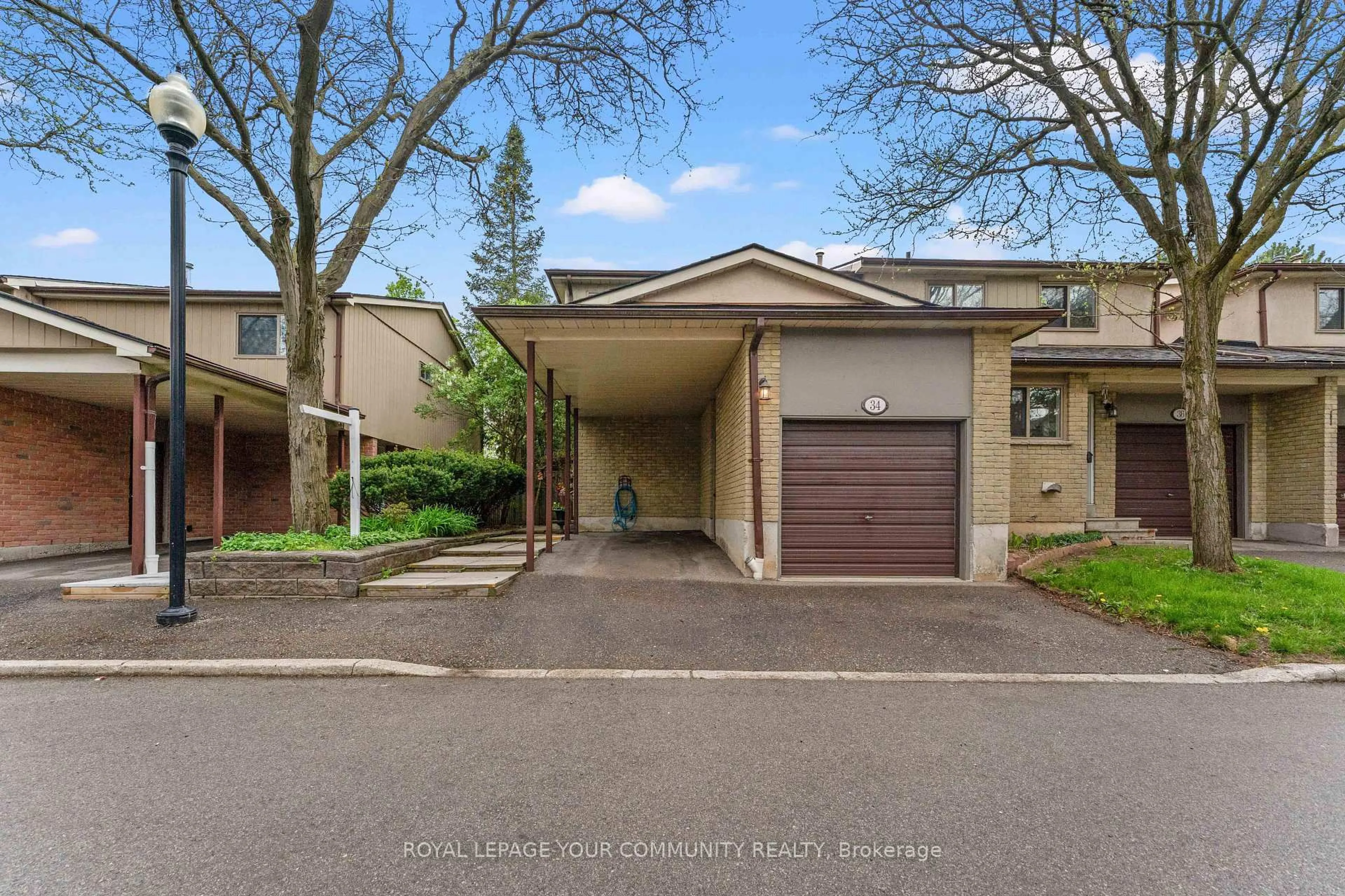 Unknown for 2655 Gananoque Dr #34, Mississauga Ontario L5N 3A6