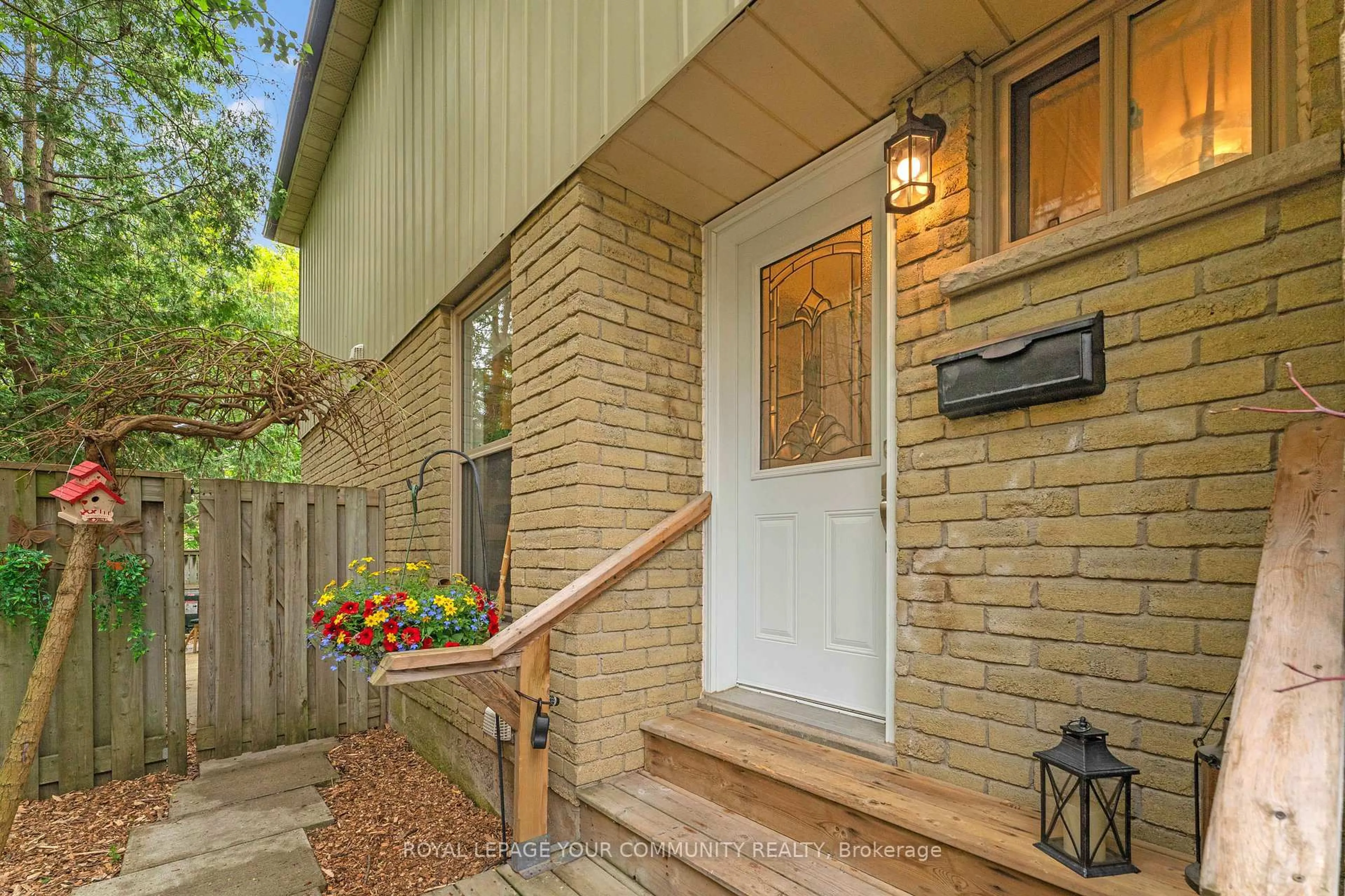 Unknown for 2655 Gananoque Dr #34, Mississauga Ontario L5N 3A6