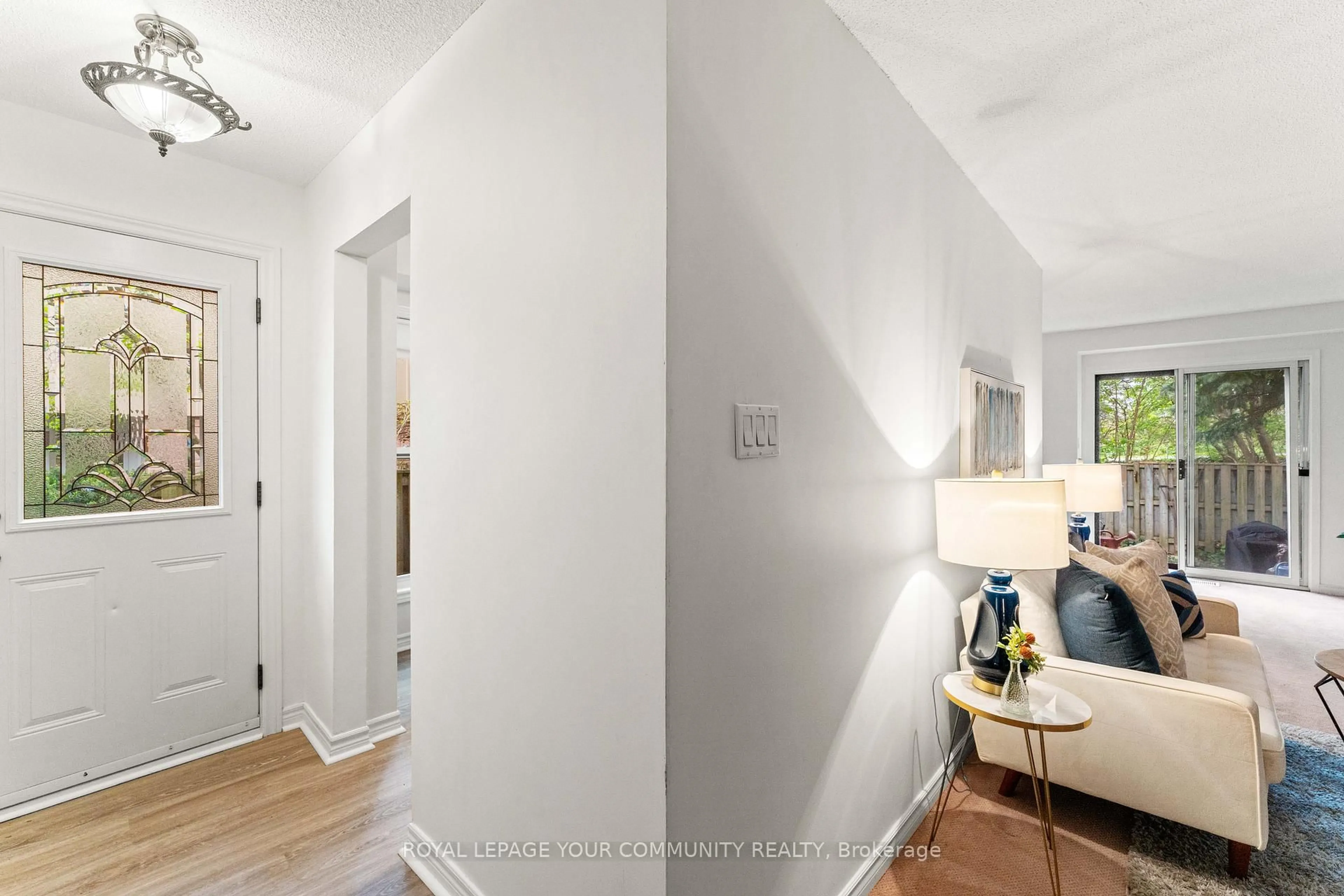 Indoor entryway for 2655 Gananoque Dr #34, Mississauga Ontario L5N 3A6