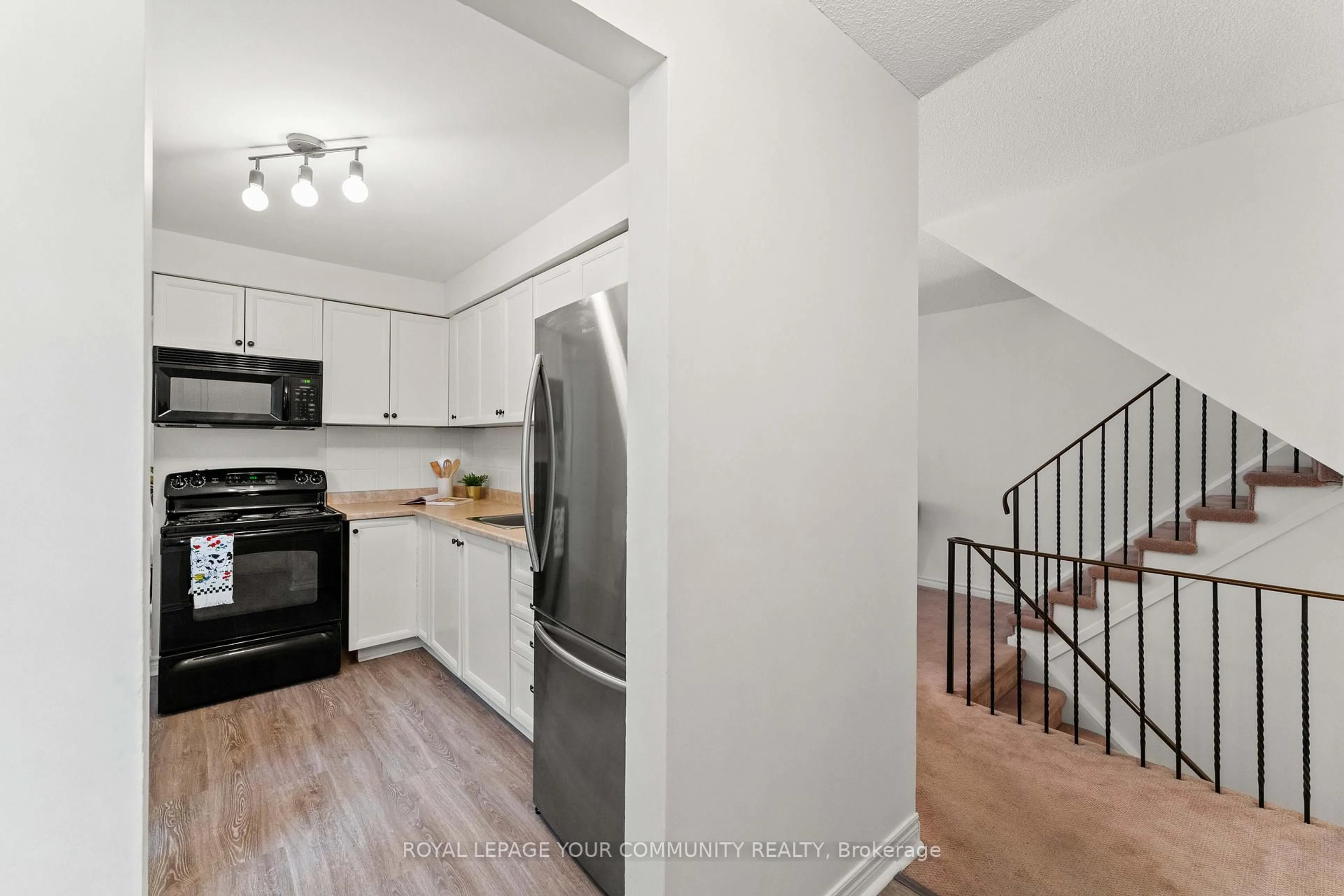 Open concept kitchen, unknown for 2655 Gananoque Dr #34, Mississauga Ontario L5N 3A6