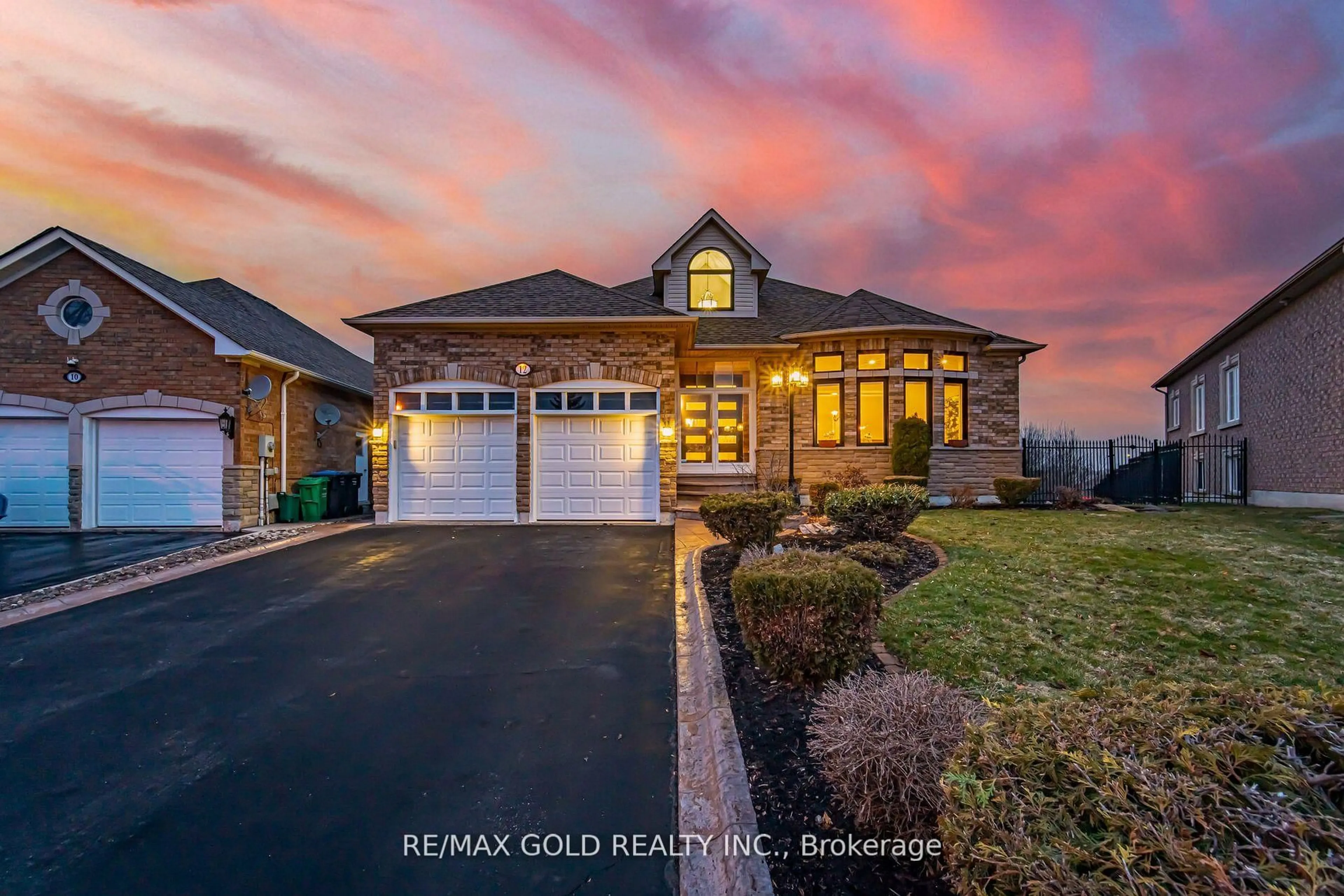 Home with brick exterior material, unknown for 12 Vista View Crt, Caledon Ontario L7C 1E1