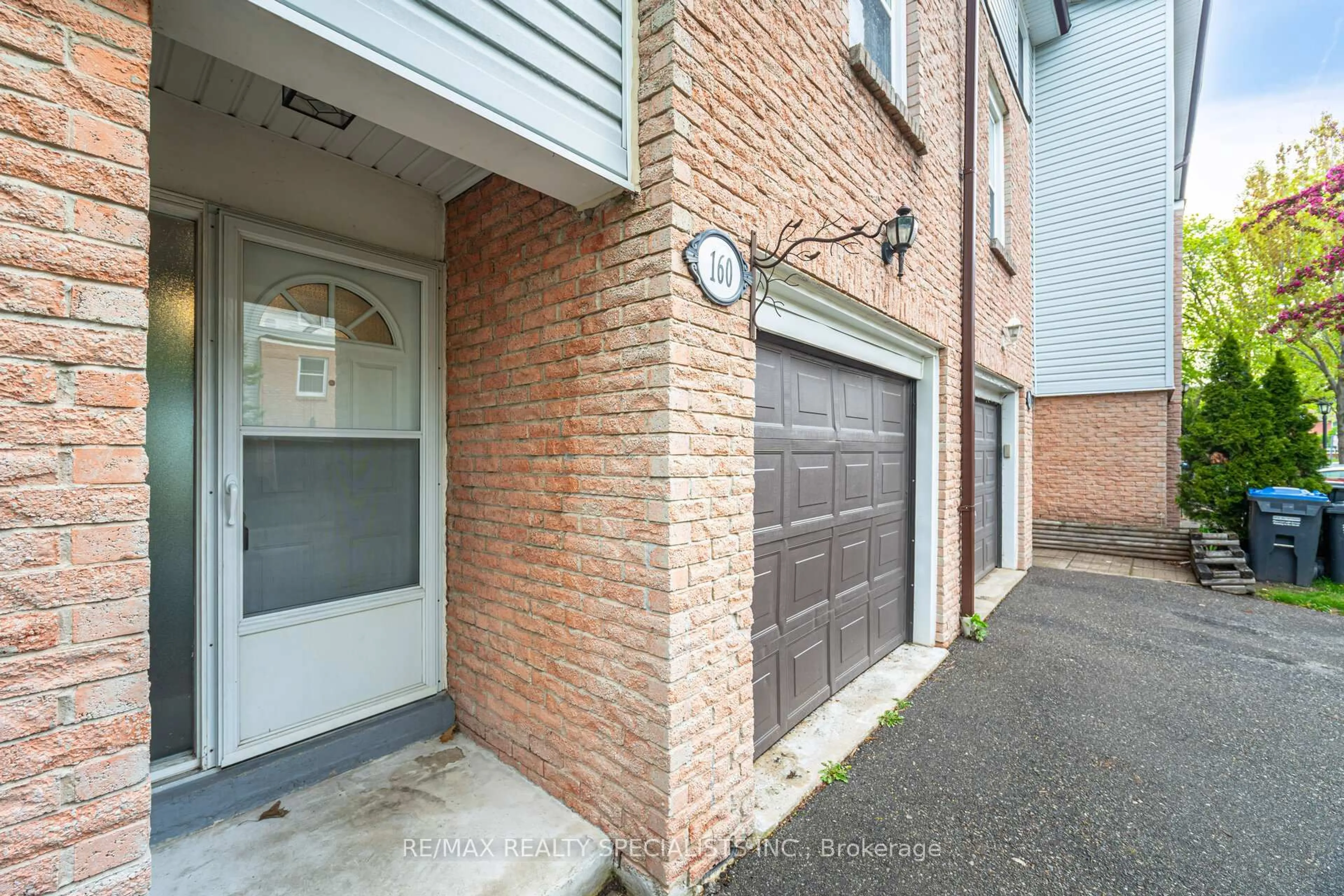 Unknown for 2440 Bromsgrove Rd #160, Mississauga Ontario L5J 4J7