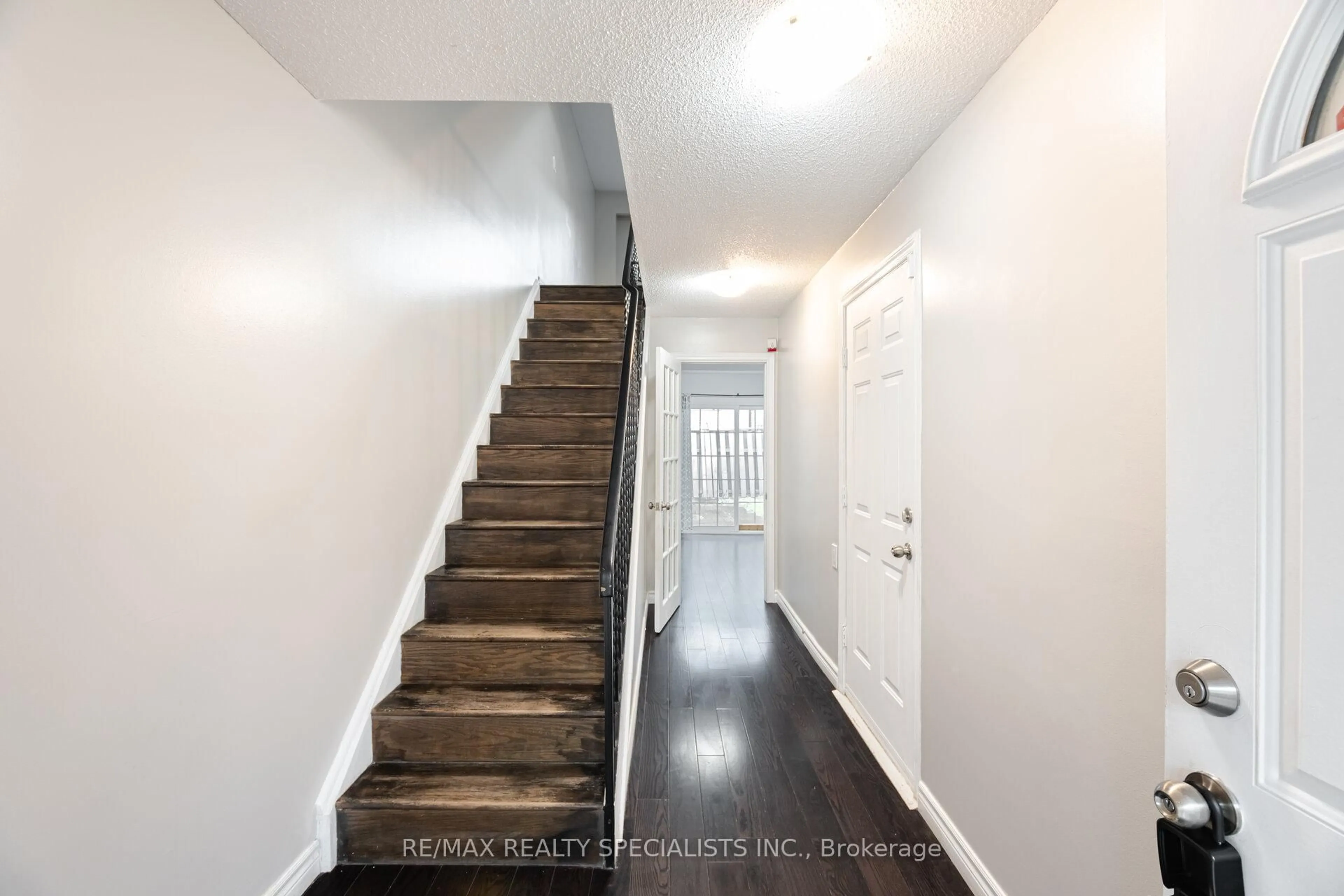 Indoor entryway for 2440 Bromsgrove Rd #160, Mississauga Ontario L5J 4J7