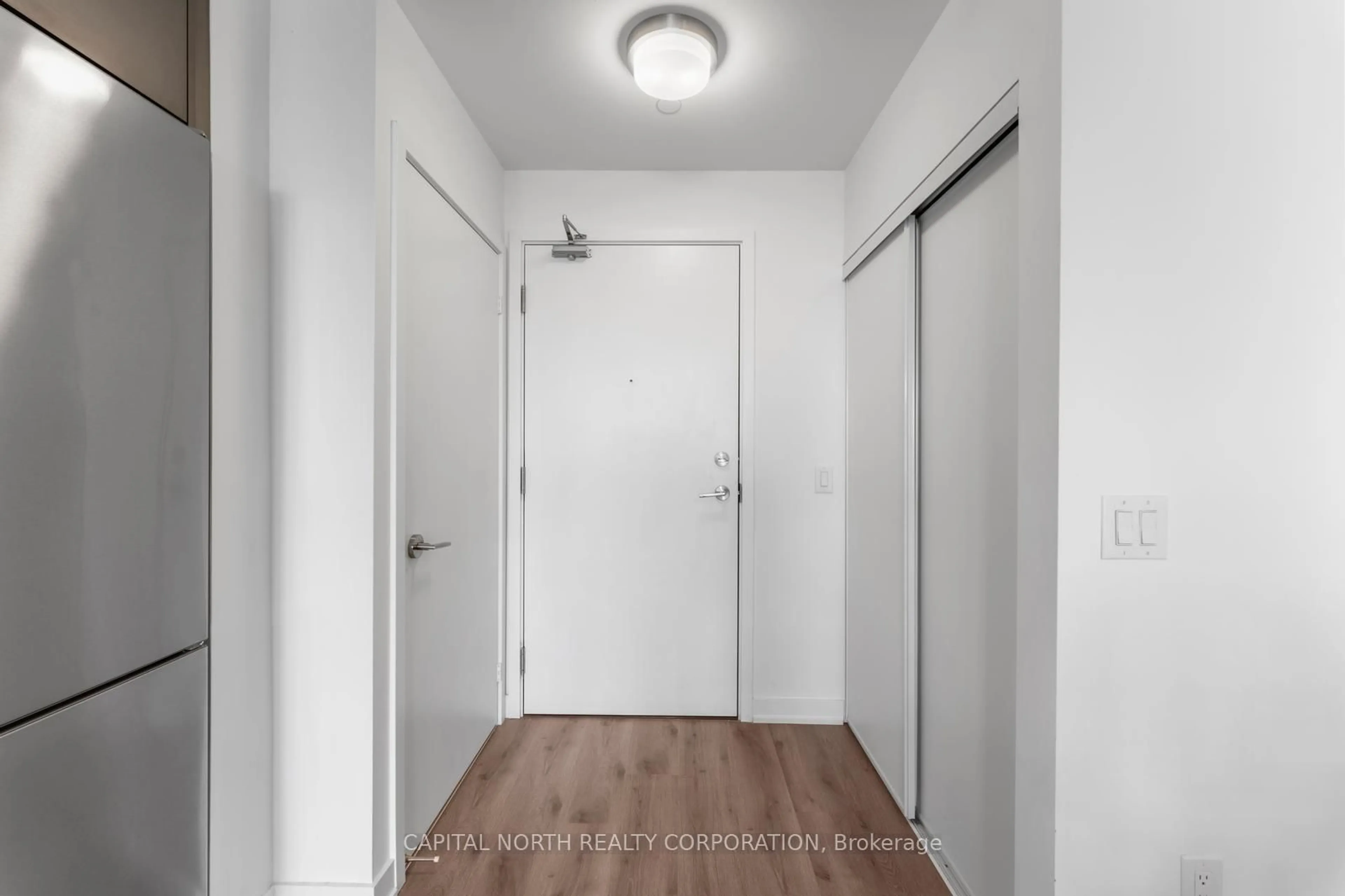 Indoor entryway for 3005 Pine Glen Rd #514, Oakville Ontario L6M 4J3