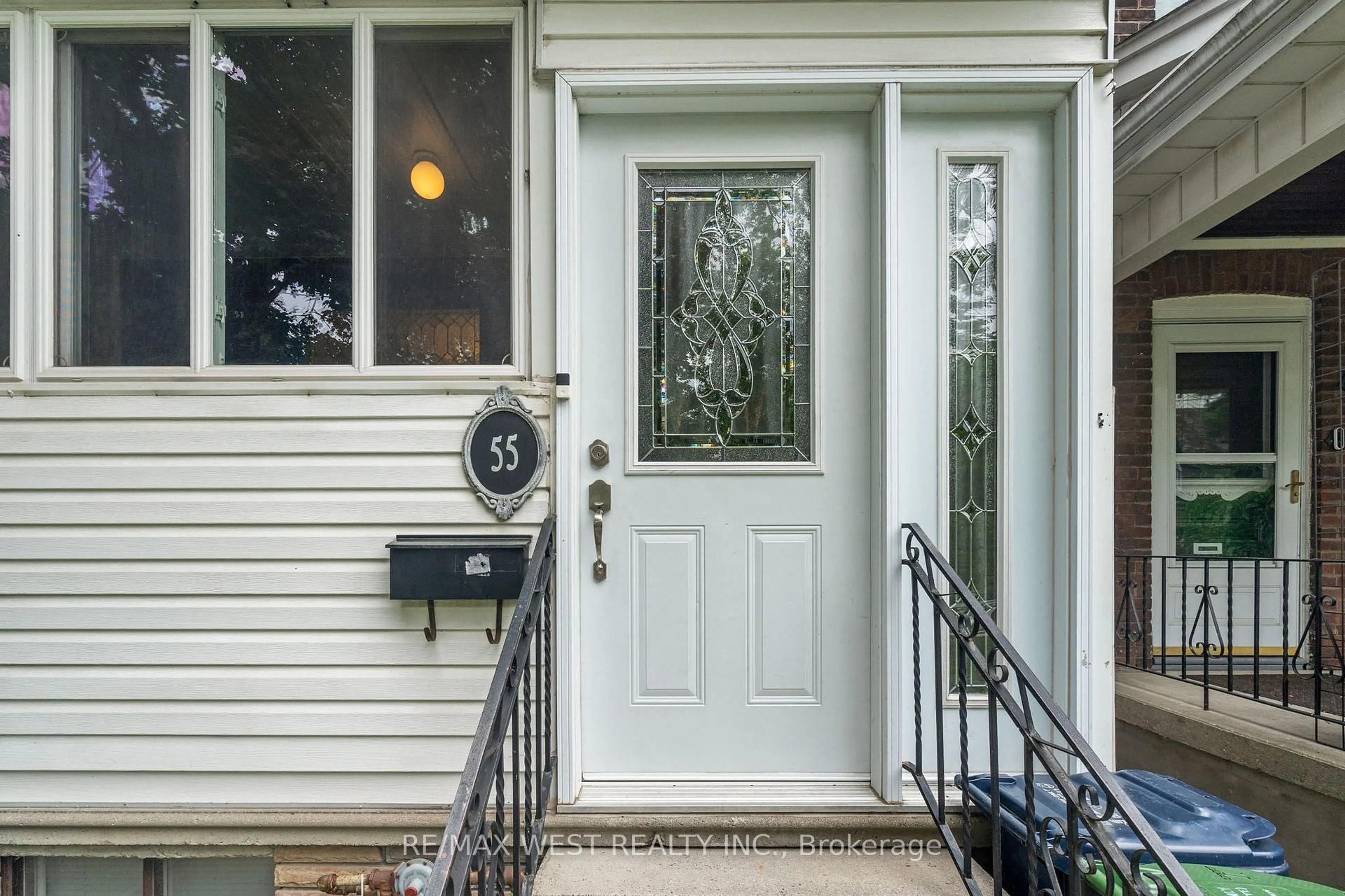 Indoor entryway for 55 Lynd Ave, Toronto Ontario M6R 1T8