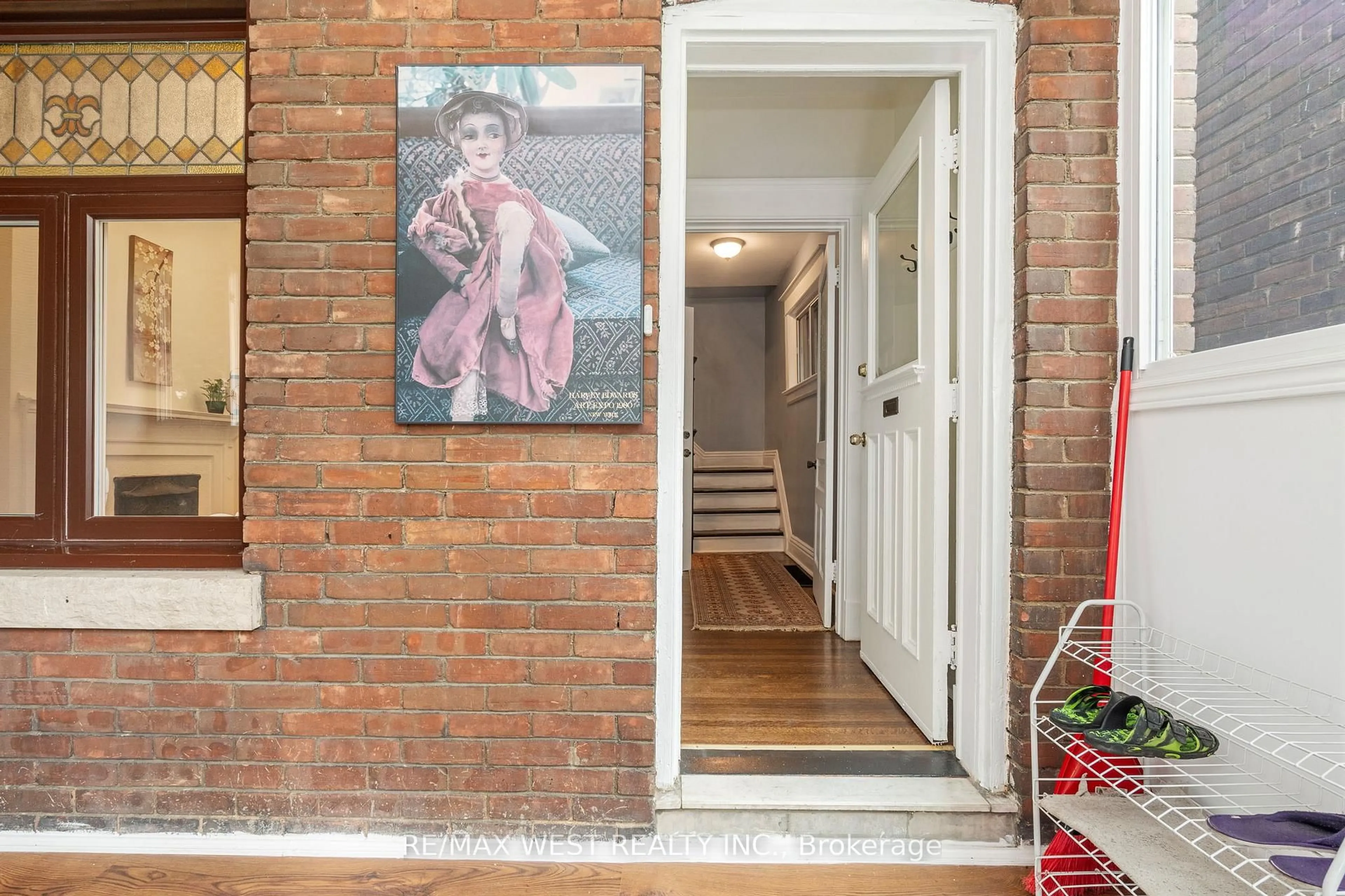 Indoor entryway for 55 Lynd Ave, Toronto Ontario M6R 1T8