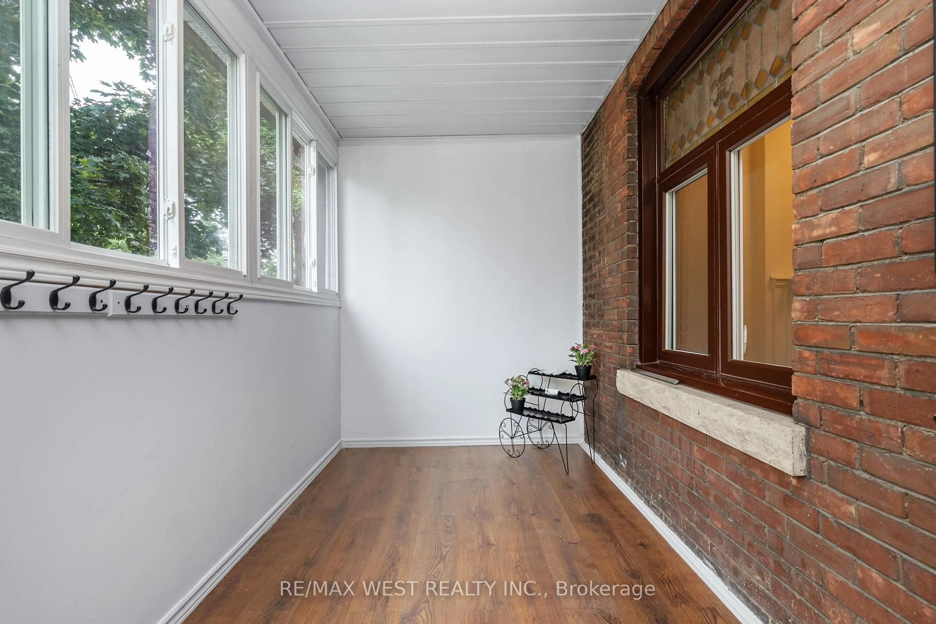 Indoor entryway for 55 Lynd Ave, Toronto Ontario M6R 1T8