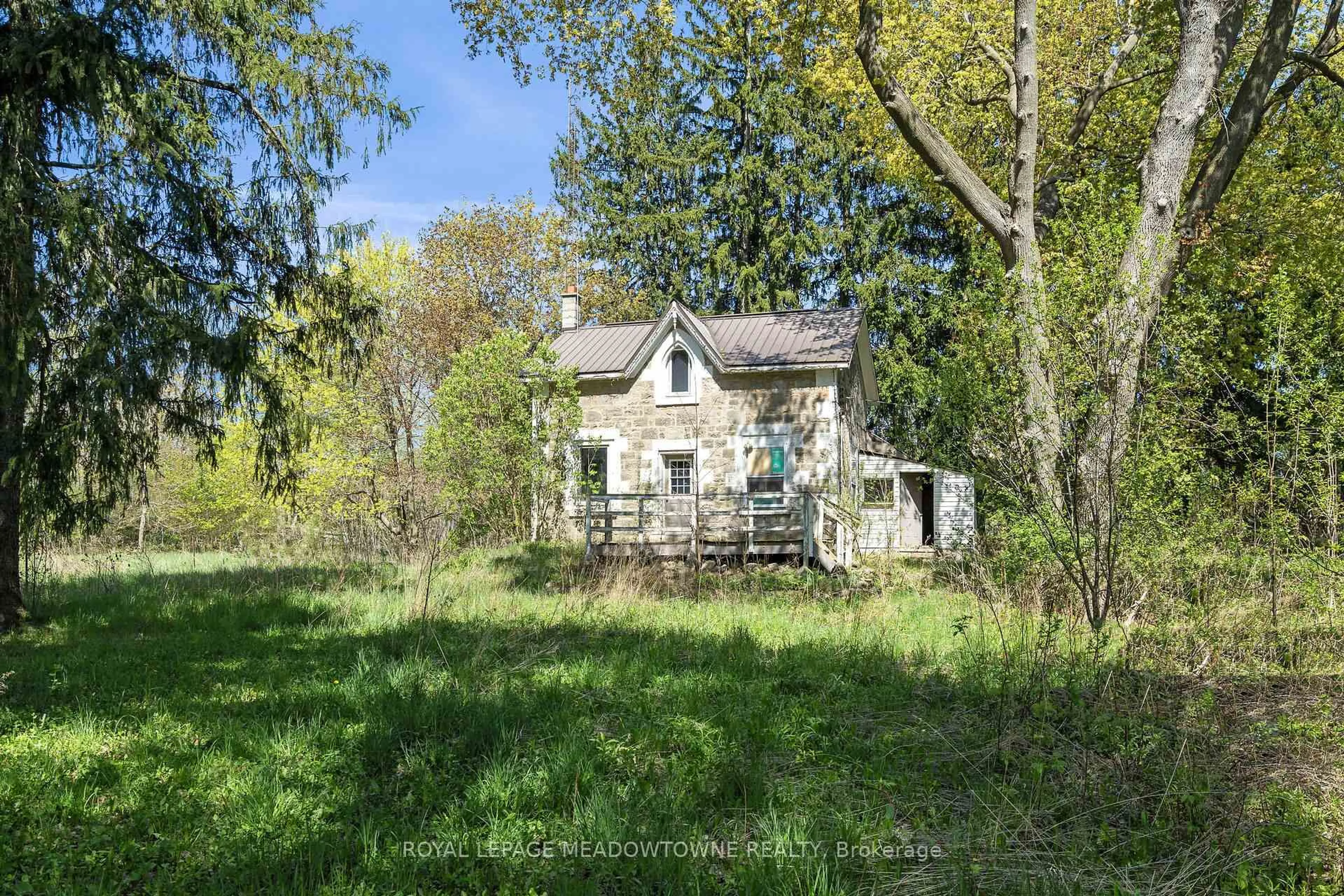 A pic from outside/outdoor area/front of a property/back of a property/a pic from drone, building for 9414 First Line N/A, Milton Ontario L0P 1J0