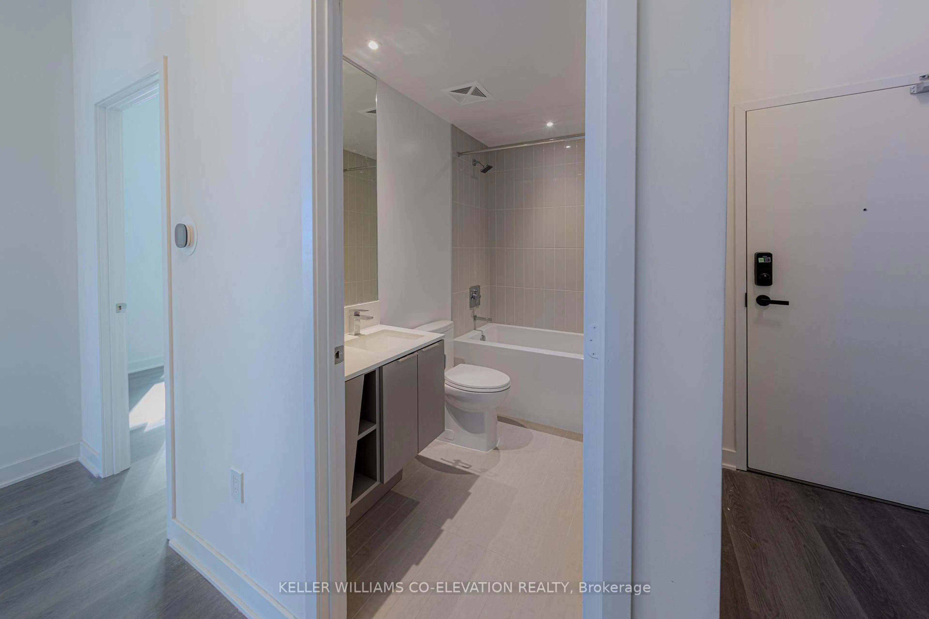 Unknown for 3900 Confederation Pkwy #4203, Mississauga Ontario L5B 0M3