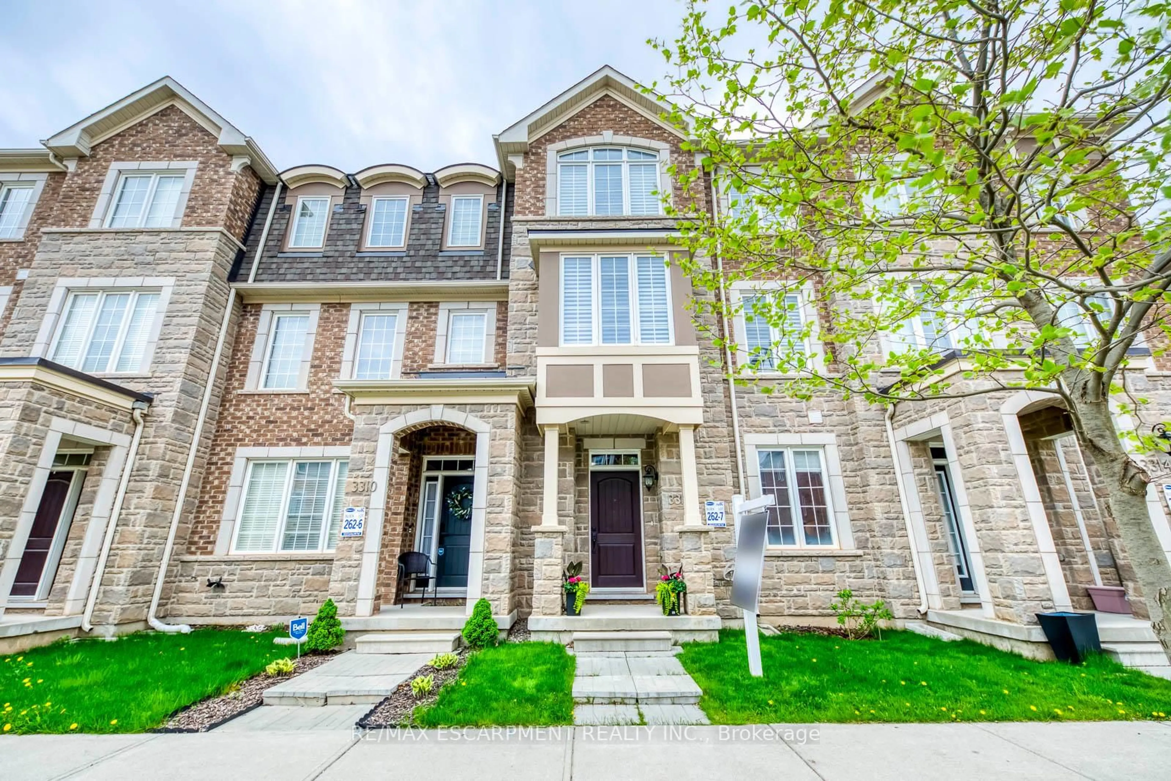 Home with brick exterior material, street for 3312 Carding Mill Tr, Oakville Ontario L6M 1S1