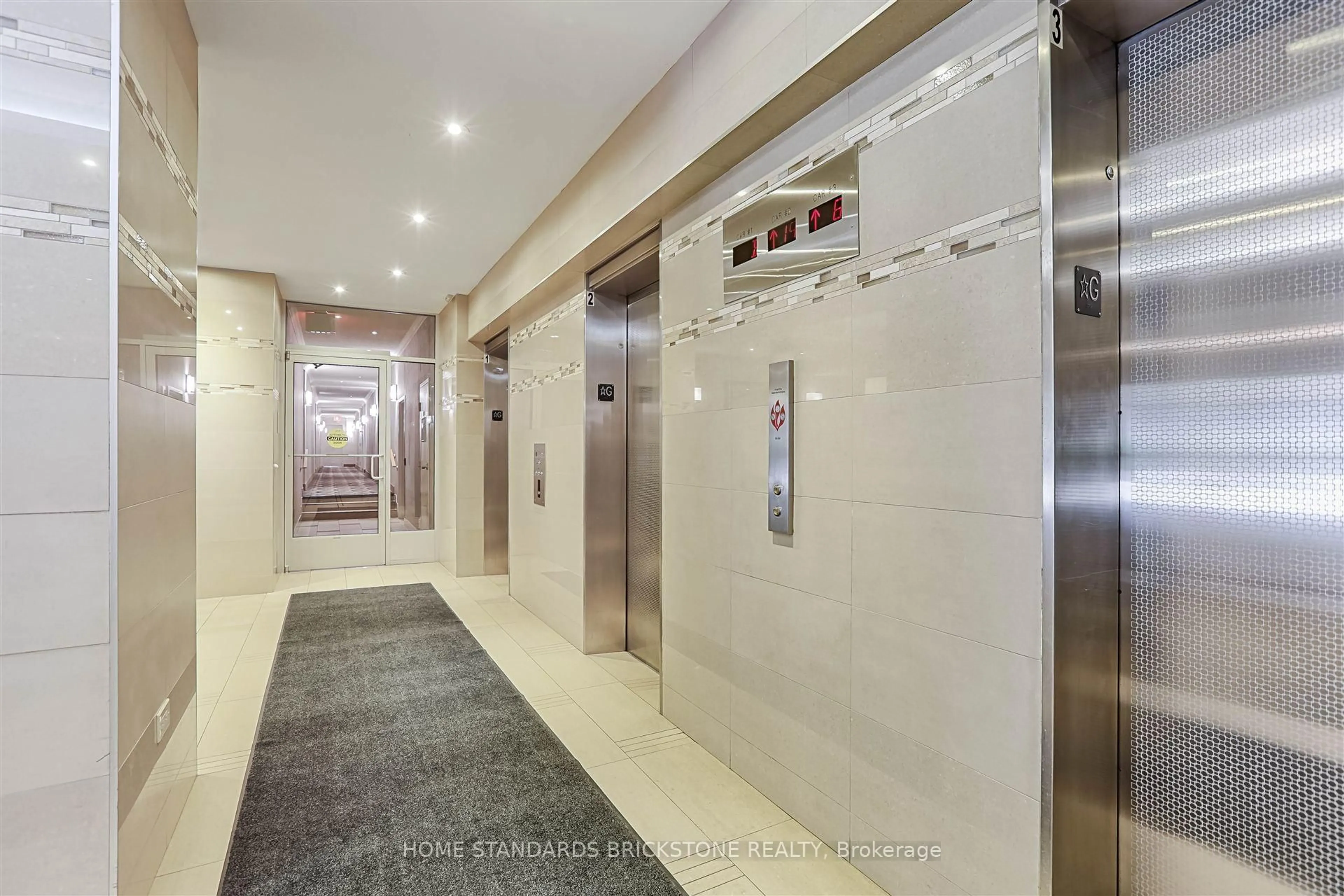 Indoor foyer for 240 Scarlett Rd #601, Toronto Ontario M6N 4X4
