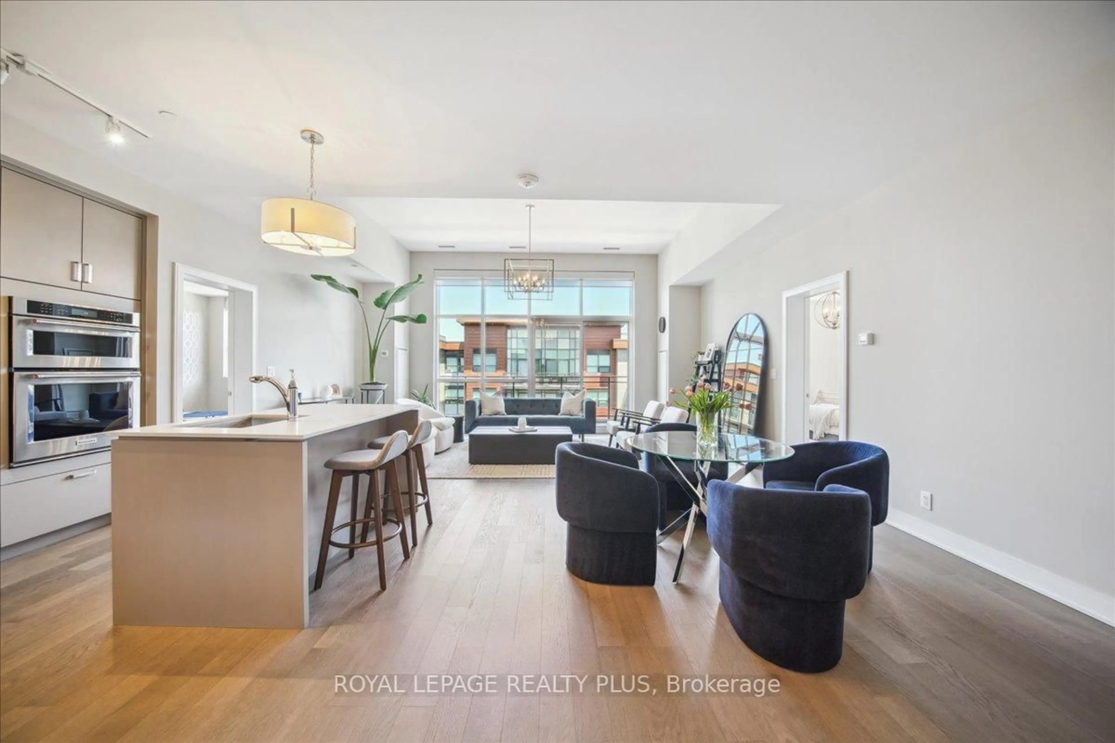 Open concept kitchen, unknown for 1575 Lakeshore Rd #466, Mississauga Ontario L5J 0B1