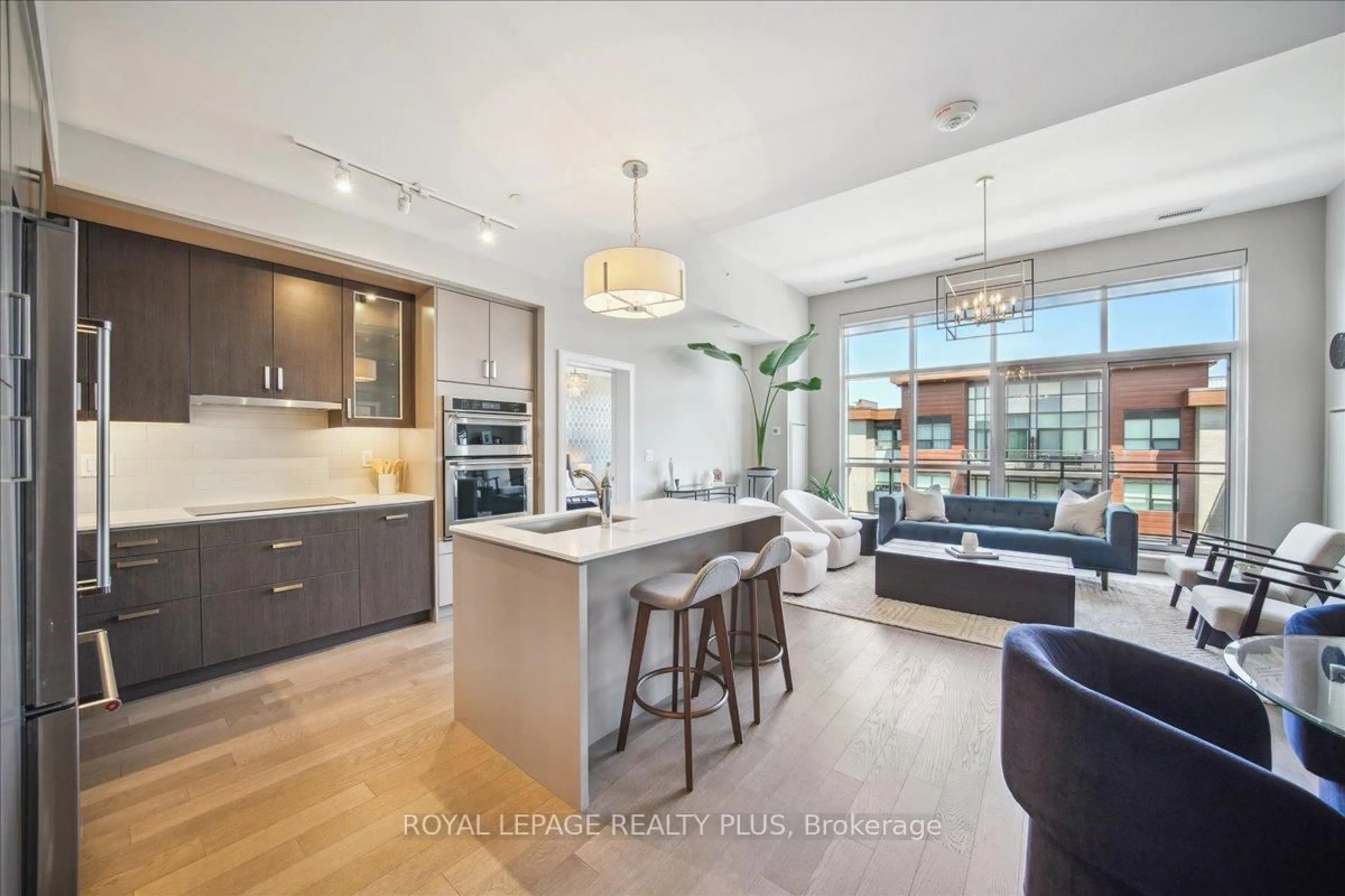 Open concept kitchen, unknown for 1575 Lakeshore Rd #466, Mississauga Ontario L5J 0B1