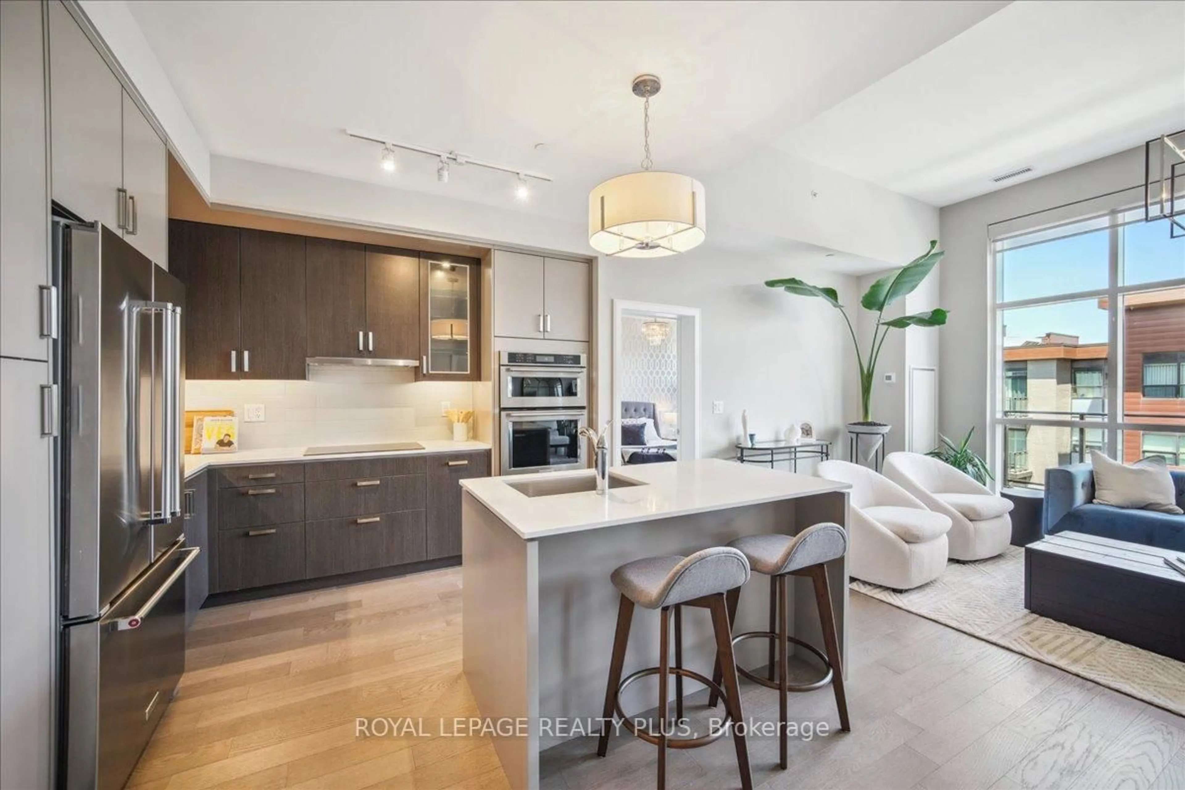 Open concept kitchen, unknown for 1575 Lakeshore Rd #466, Mississauga Ontario L5J 0B1