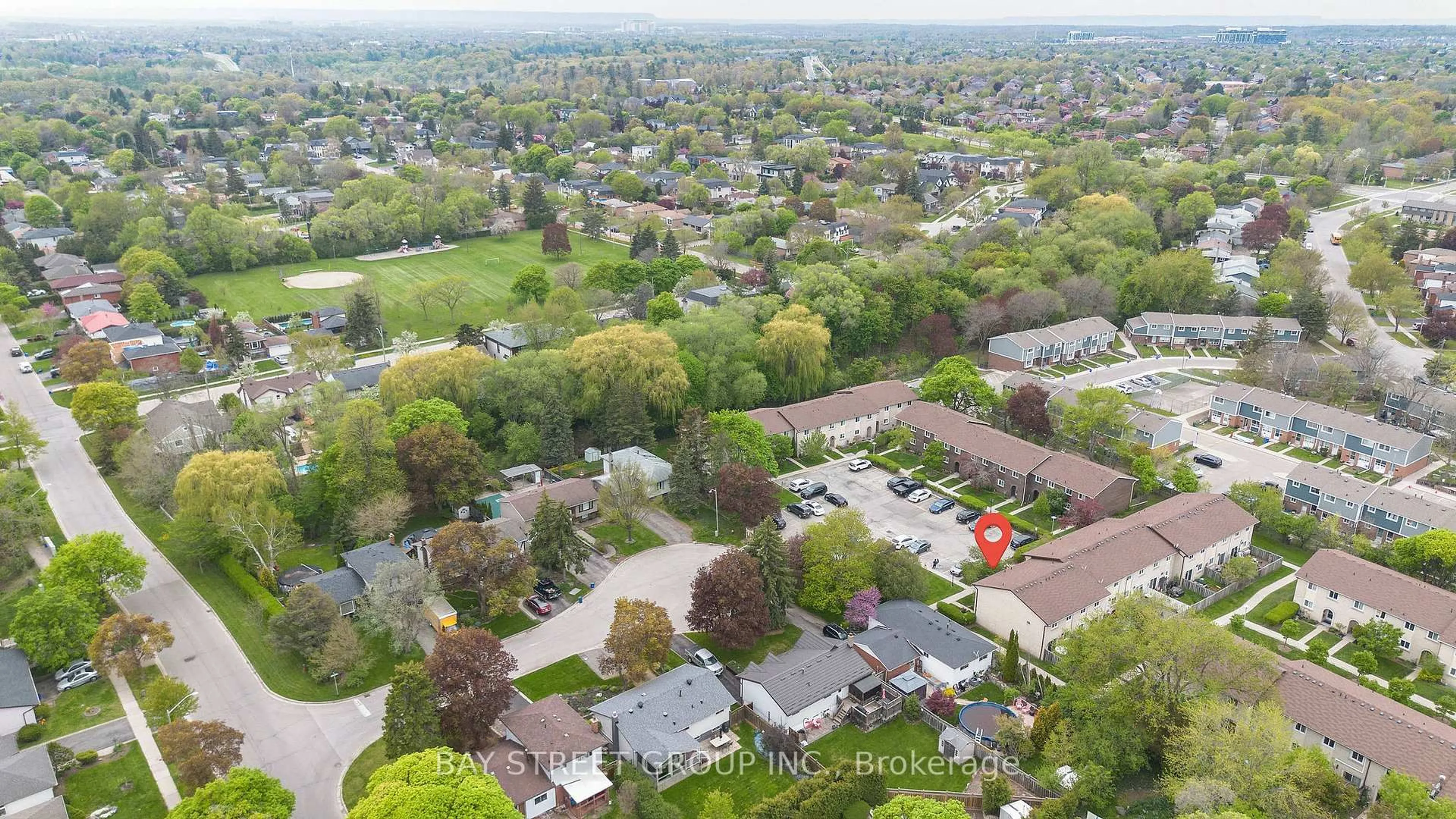 A pic from outside/outdoor area/front of a property/back of a property/a pic from drone, unknown for 41 Nadia Pl #30, Oakville Ontario L6H 1K1