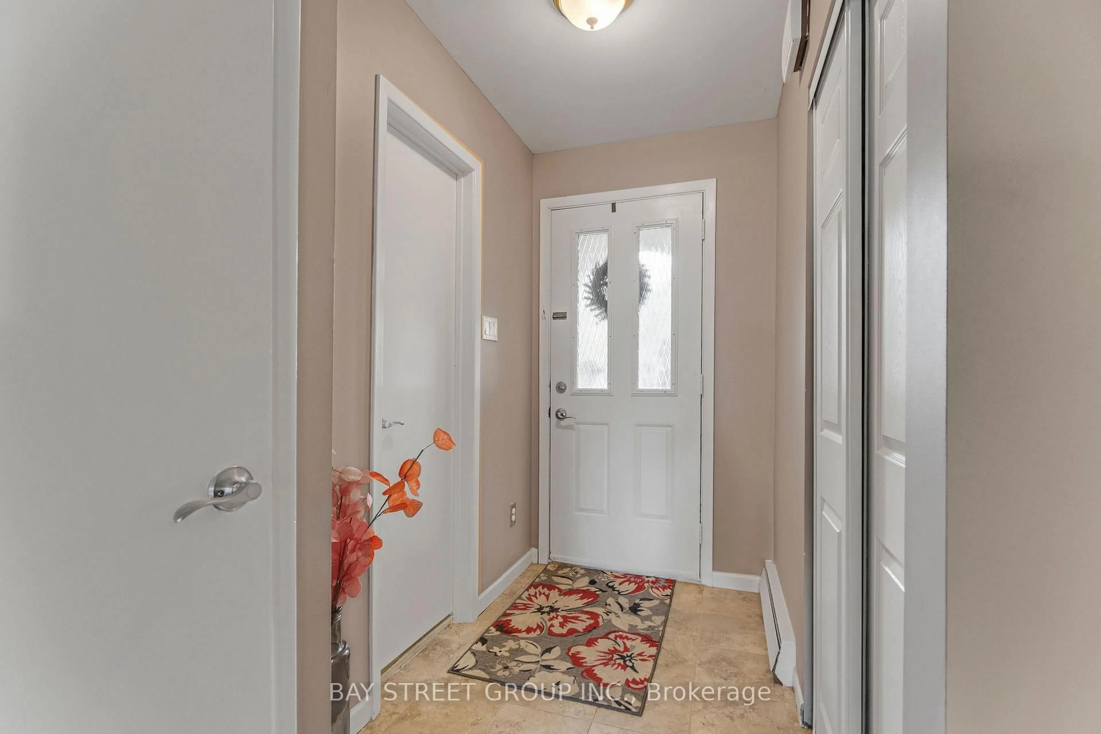 Indoor entryway for 41 Nadia Pl #30, Oakville Ontario L6H 1K1