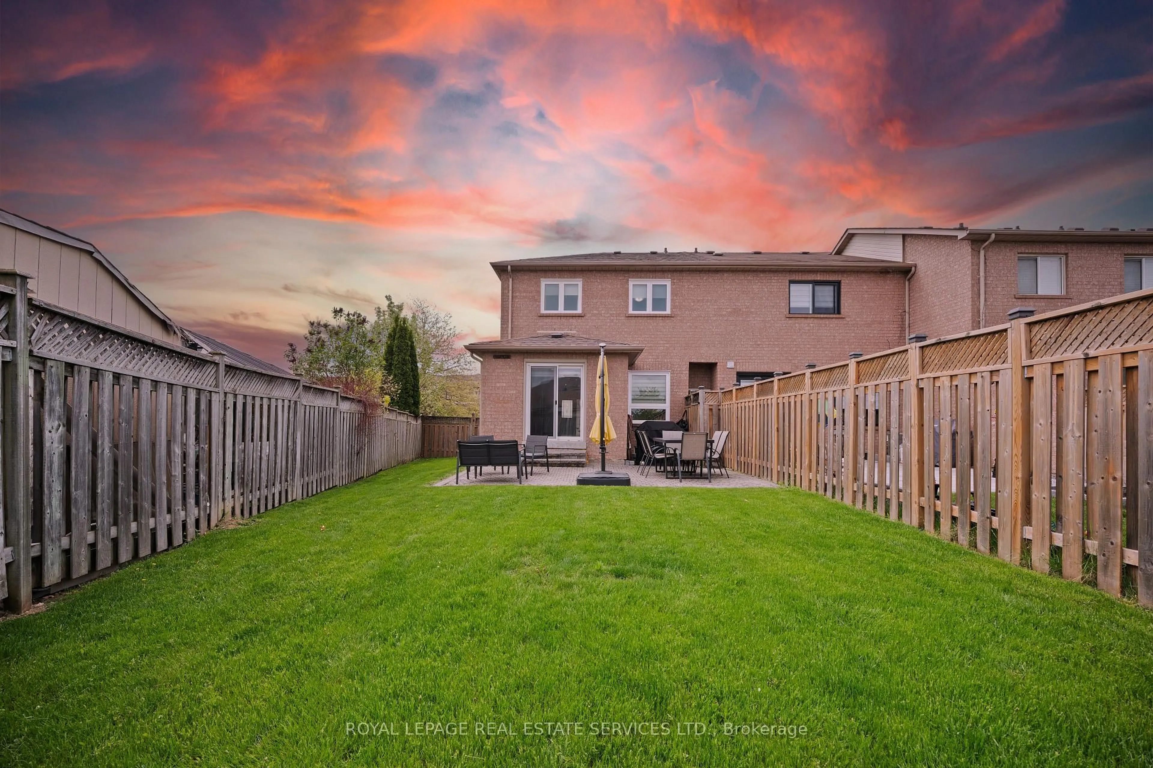 Patio, unknown for 51 Waterbury St, Caledon Ontario L7E 1X5
