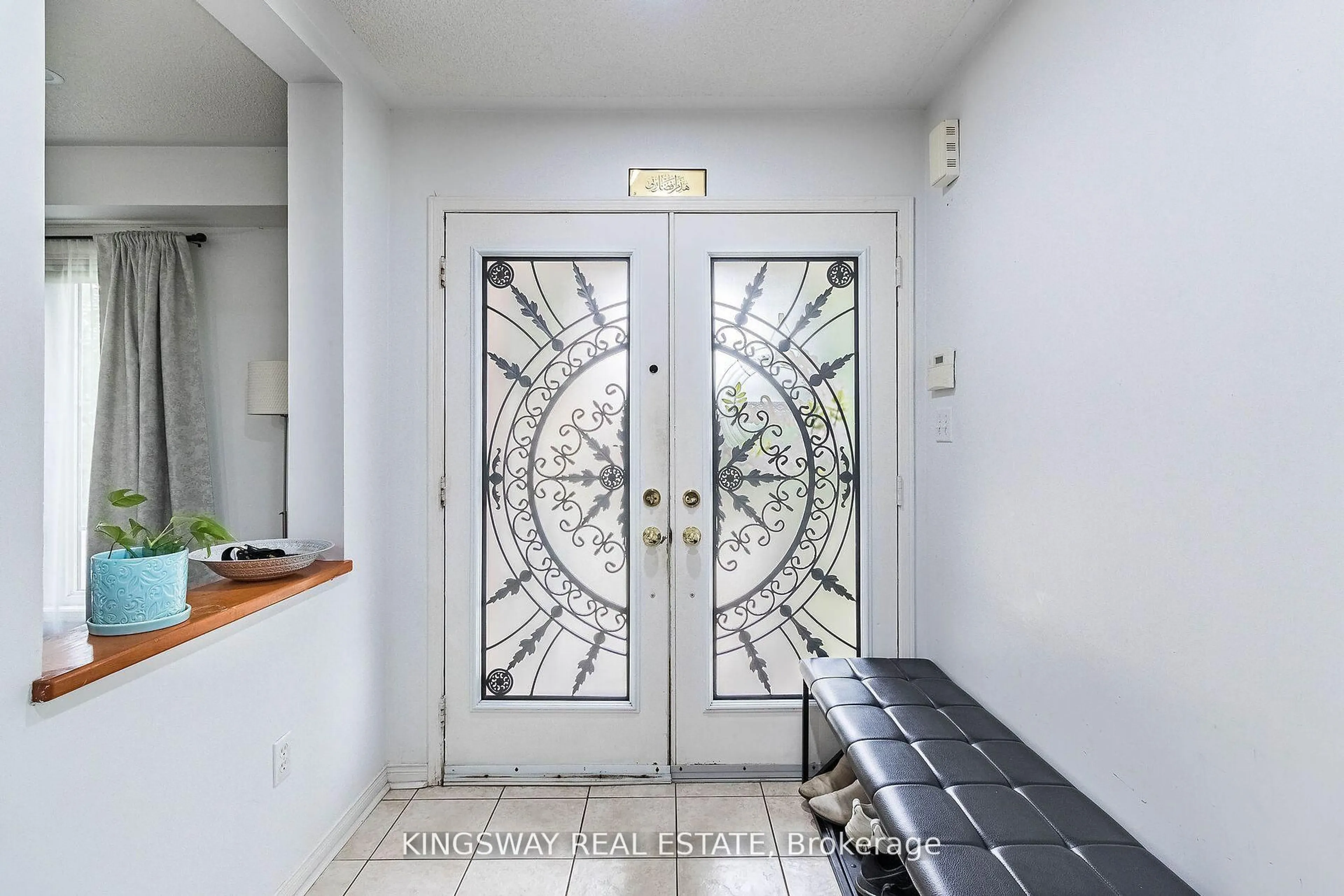 Indoor entryway for 58 Leagate St, Brampton Ontario L7A 2A9