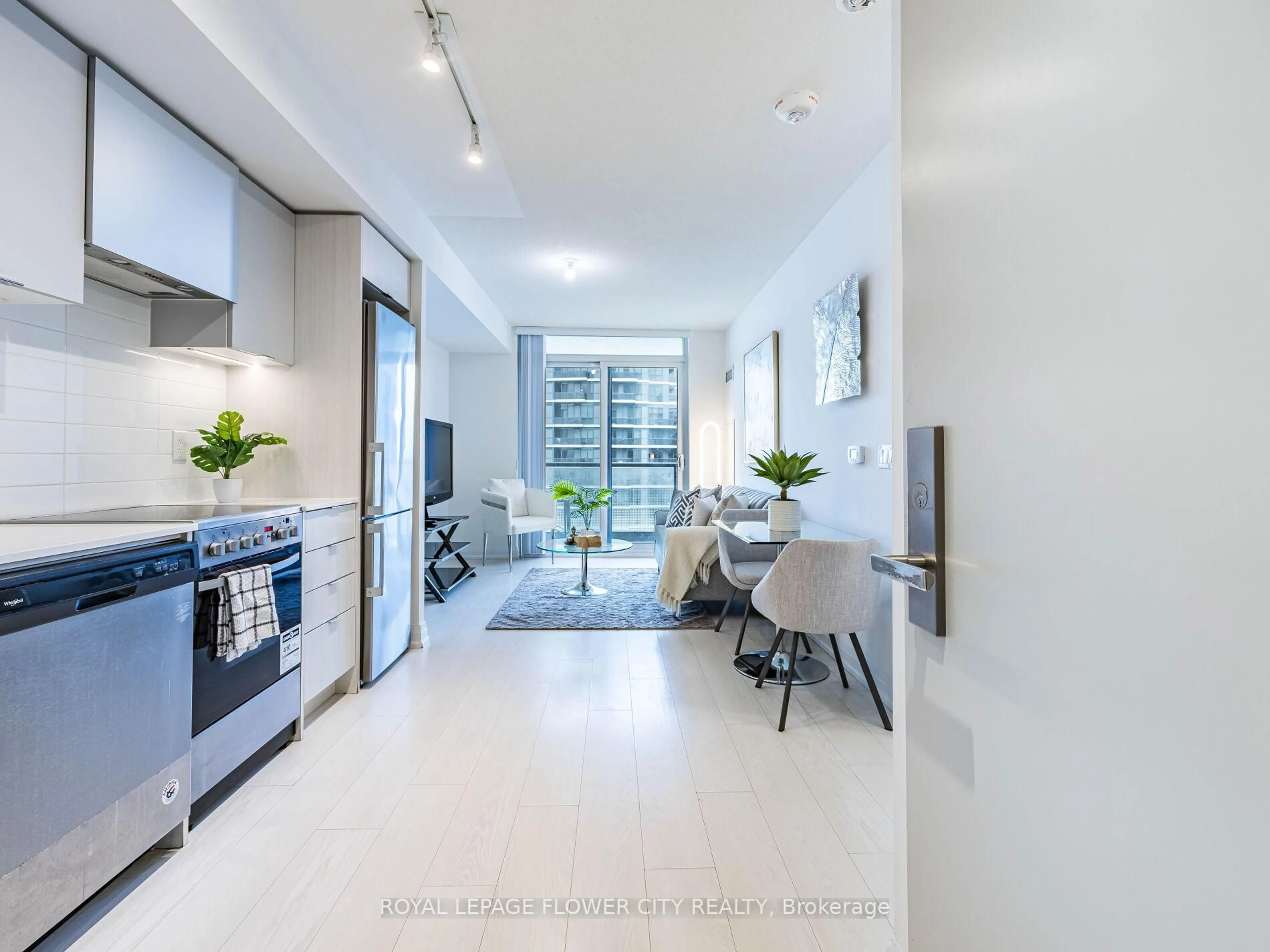 Open concept kitchen, unknown for 30 Gibbs Rd #2804, Toronto Ontario M9B 6L6
