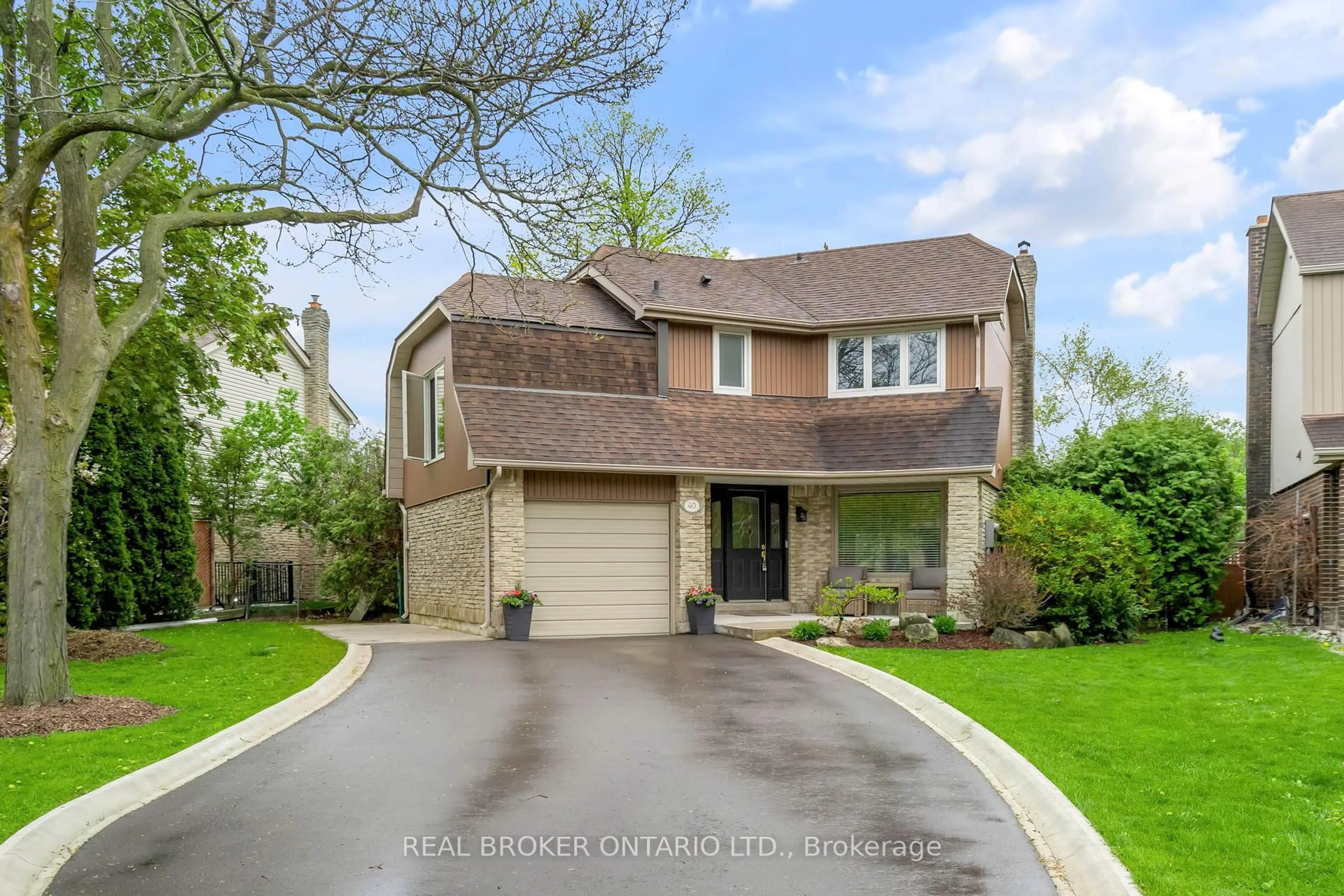 Home with brick exterior material, street for 40 Montcalm Pl, Brampton Ontario L6S 2X6