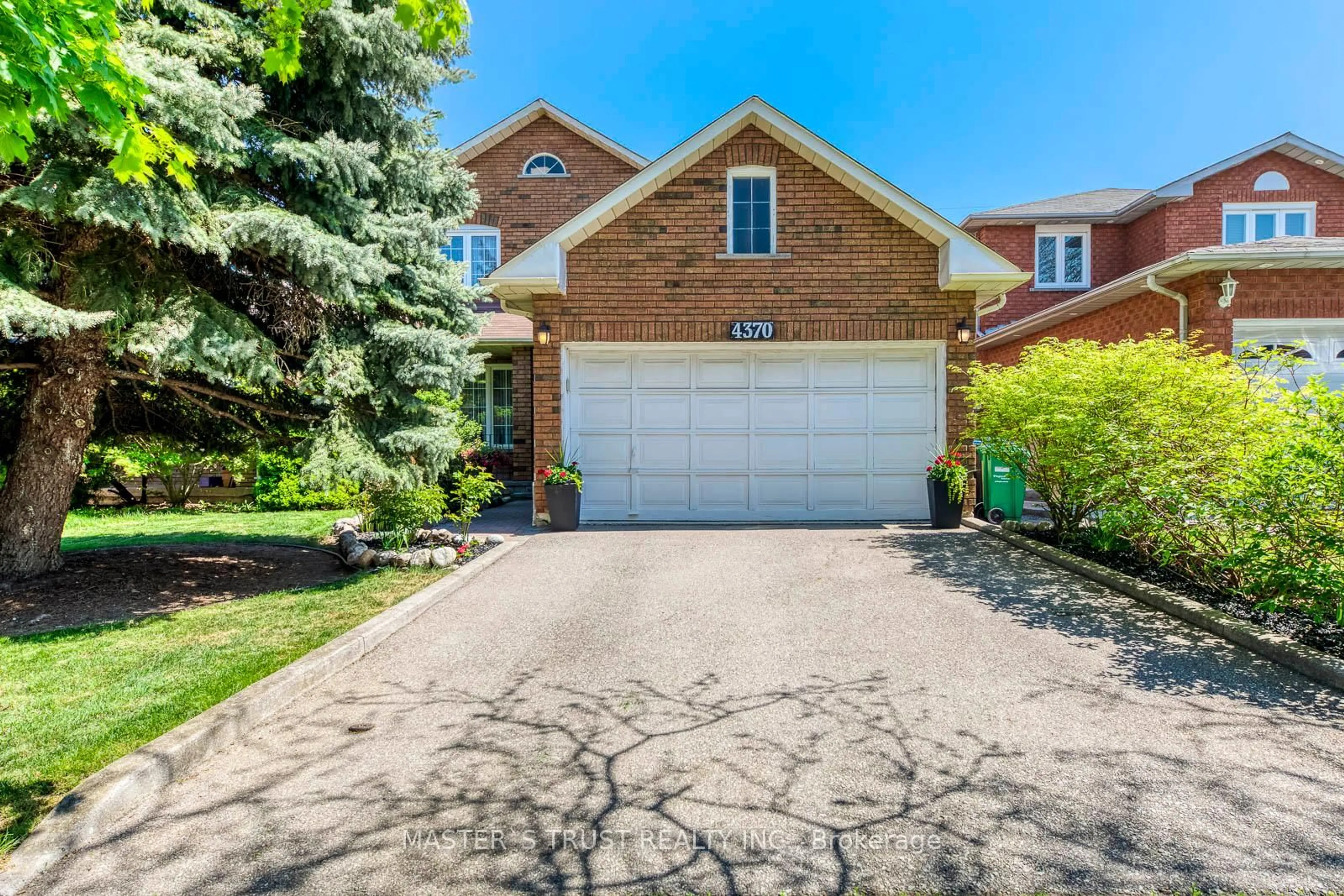 Home with brick exterior material, street for 4370 Goldenrod Cres, Mississauga Ontario L5V 1E3