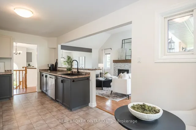 Additional property image - 2025 Country Lane Crt