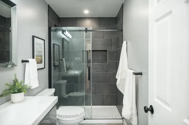 Additional property image - 2025 Country Lane Crt