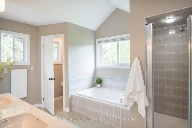 Additional property image - 2025 Country Lane Crt