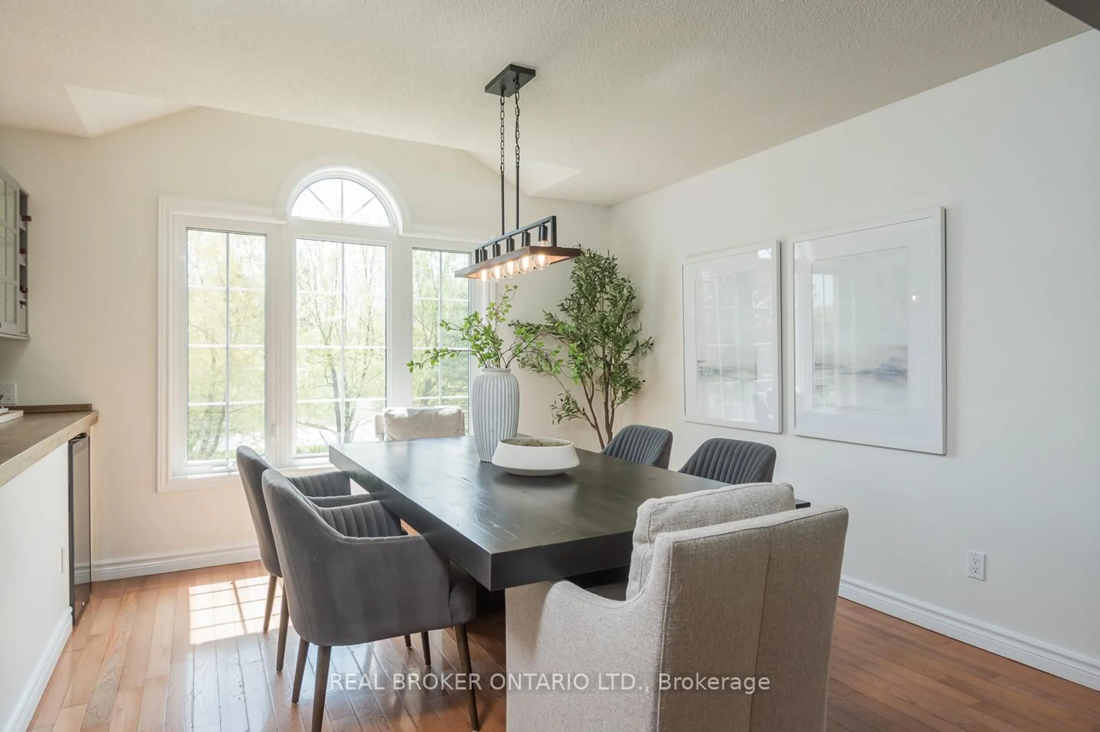 Dining room, unknown for 2025 Country Lane Crt, Milton Ontario L0P 1J0
