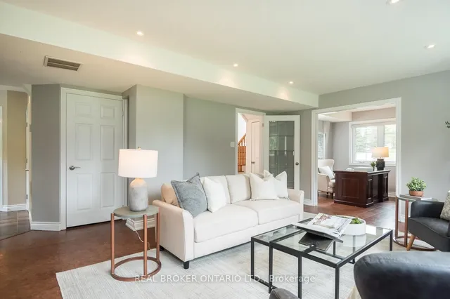 Additional property image - 2025 Country Lane Crt