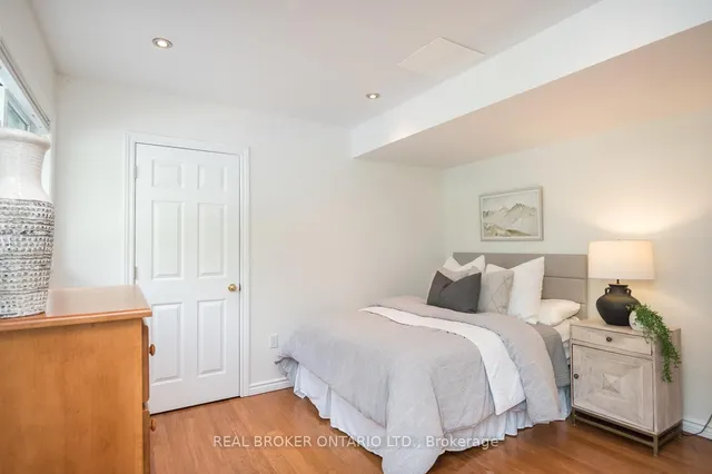 Additional property image - 2025 Country Lane Crt