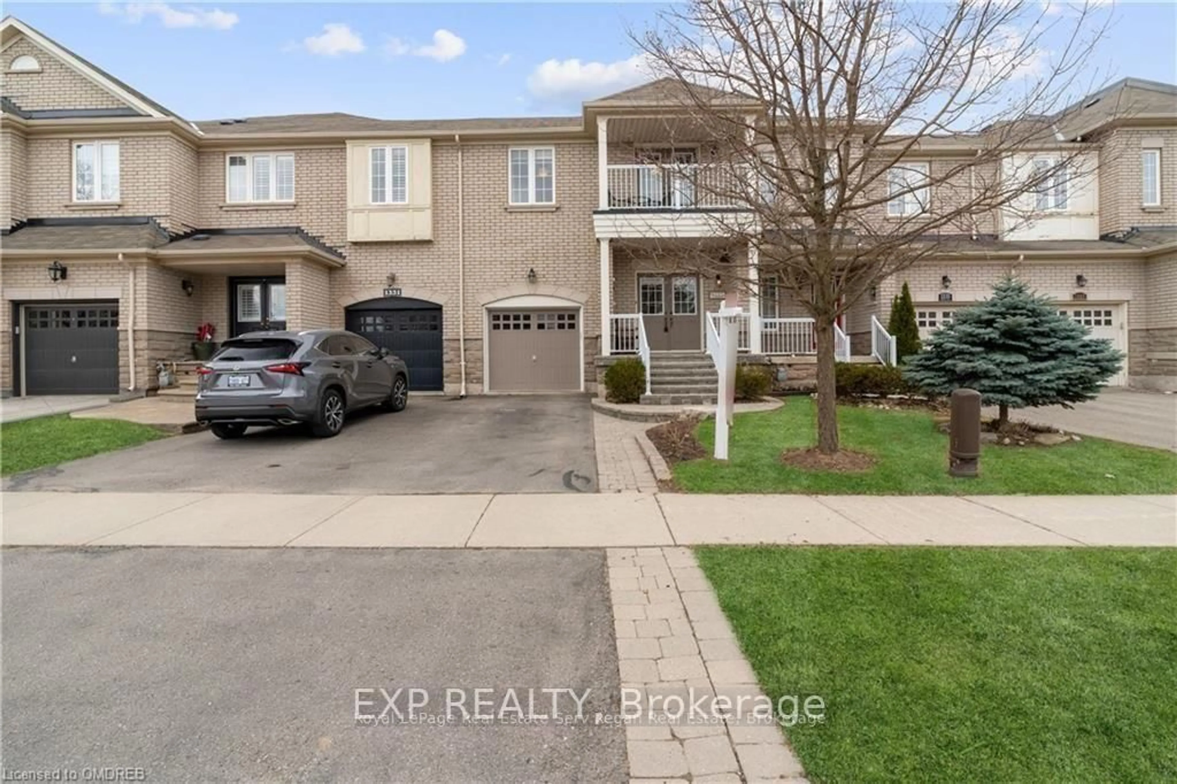 A pic from outside/outdoor area/front of a property/back of a property/a pic from drone, street for 1333 Kestell Blvd, Oakville Ontario L6H 0C8
