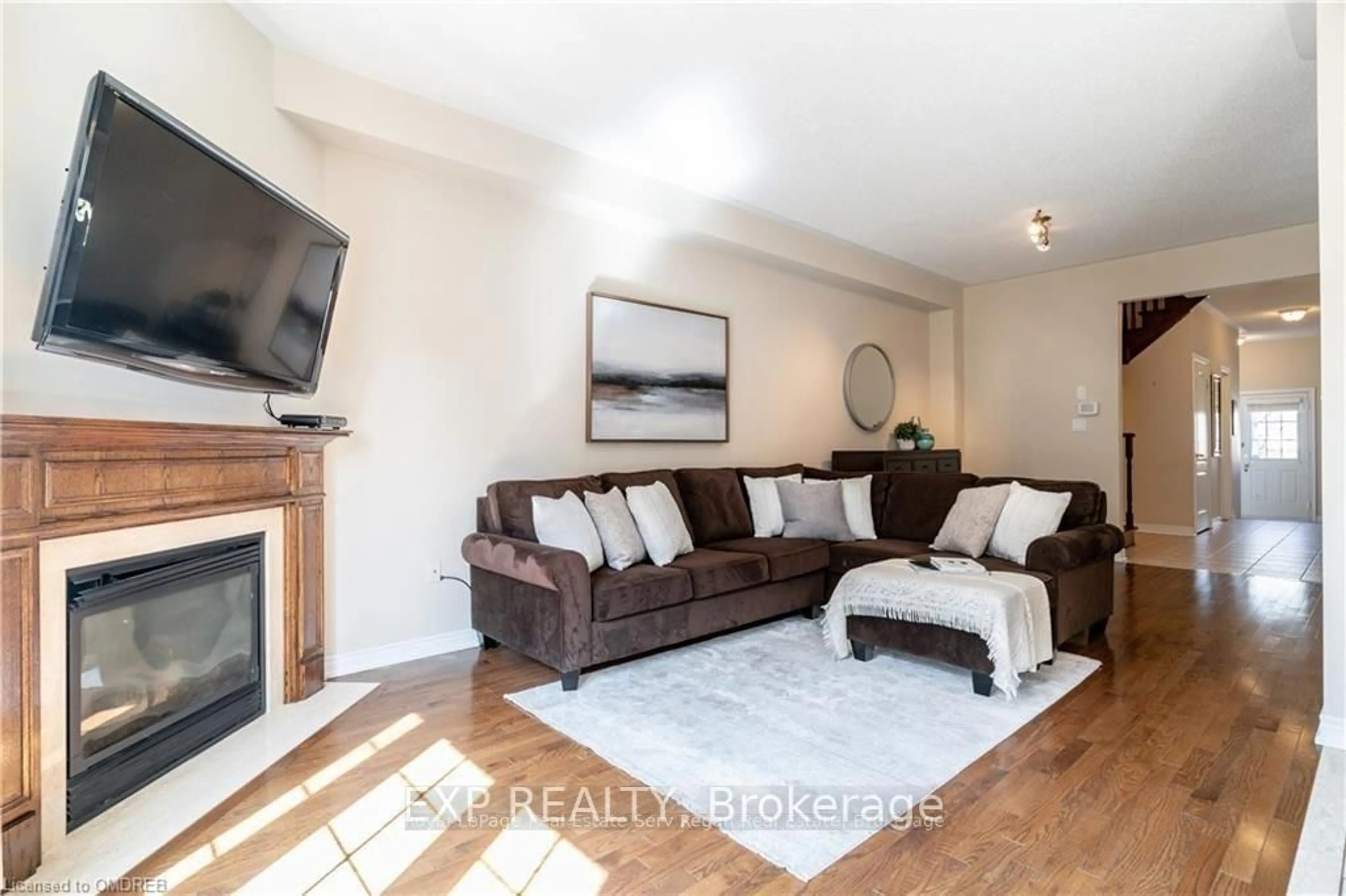 Living room with furniture, wood/laminate floor for 1333 Kestell Blvd, Oakville Ontario L6H 0C8