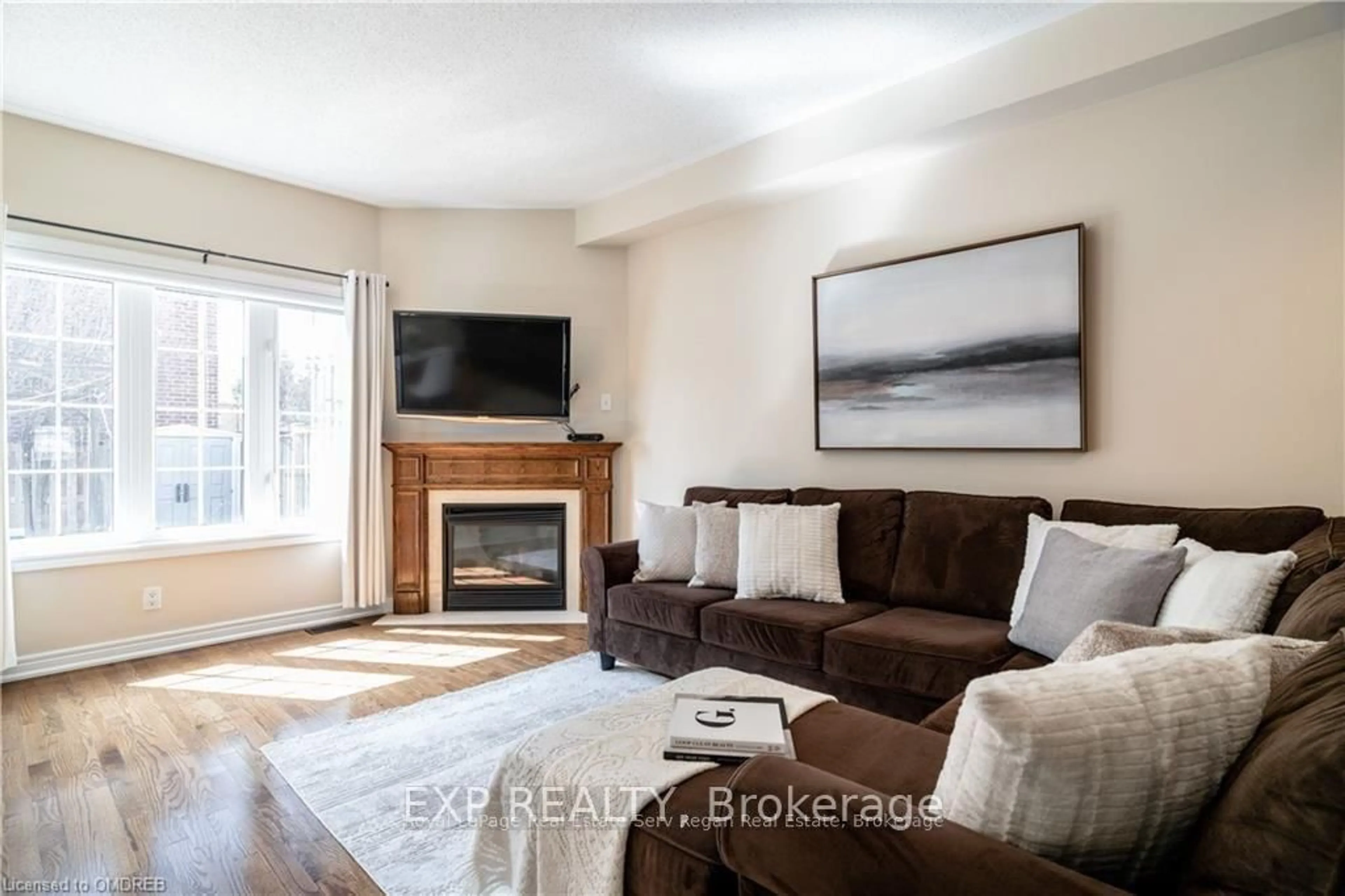 Living room with furniture, wood/laminate floor for 1333 Kestell Blvd, Oakville Ontario L6H 0C8