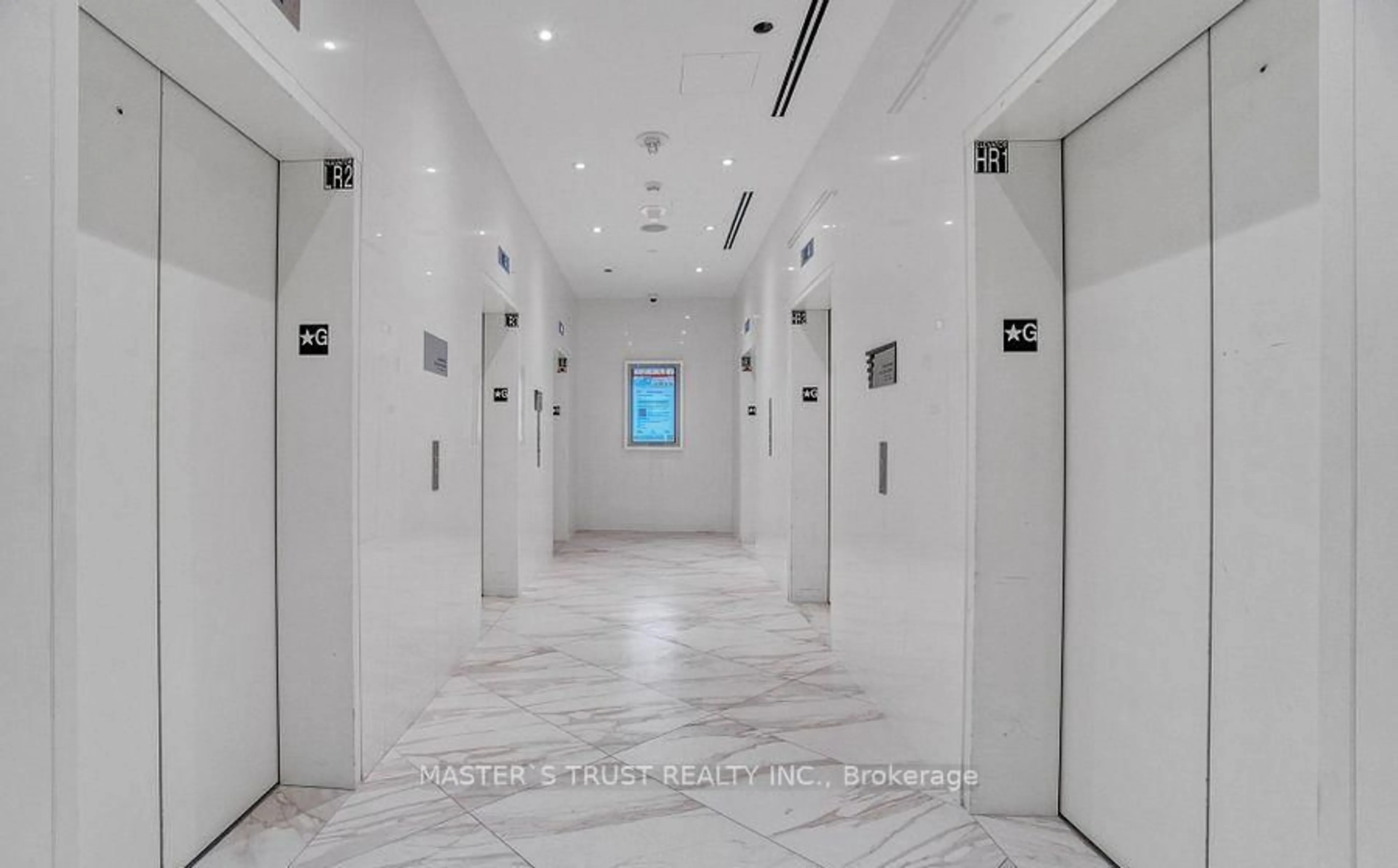 Indoor foyer for 3900 Confederation Pkwy #4310, Mississauga Ontario L5B 0M3