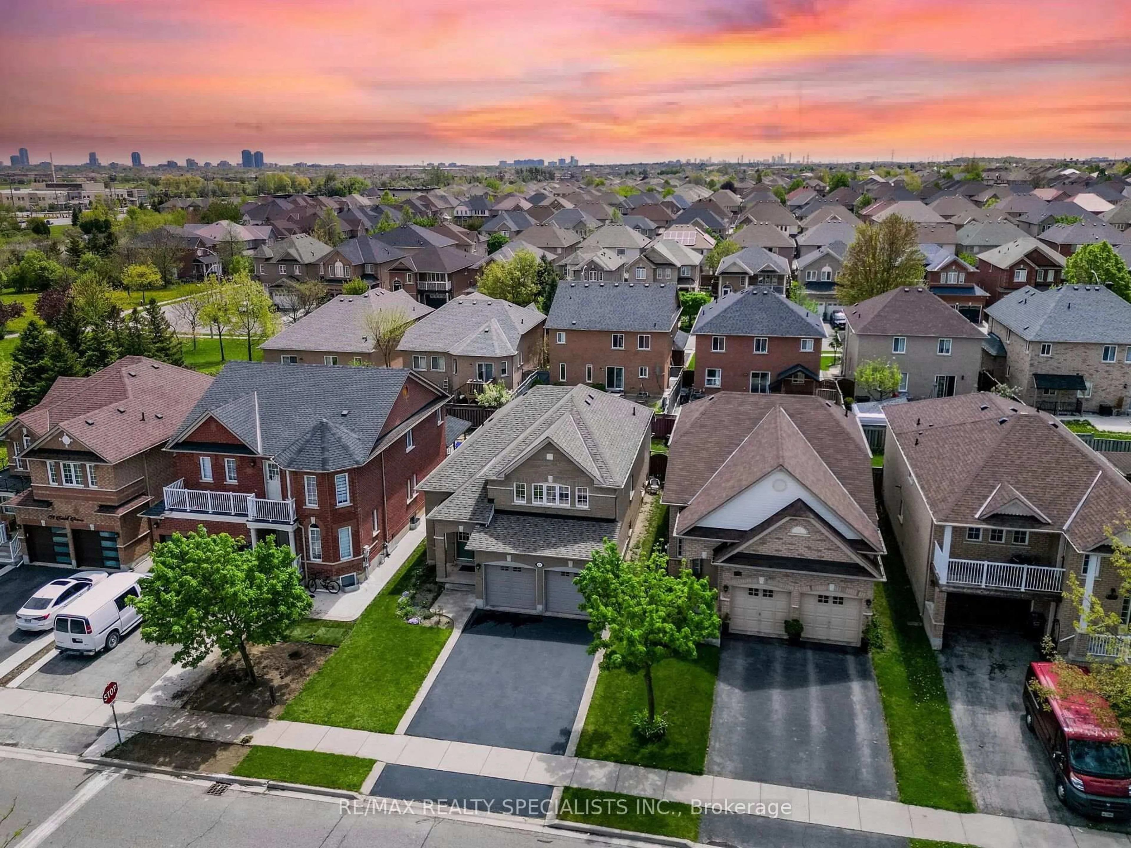 A pic from outside/outdoor area/front of a property/back of a property/a pic from drone, street for 175 Fairhill Ave, Brampton Ontario L7A 2J2