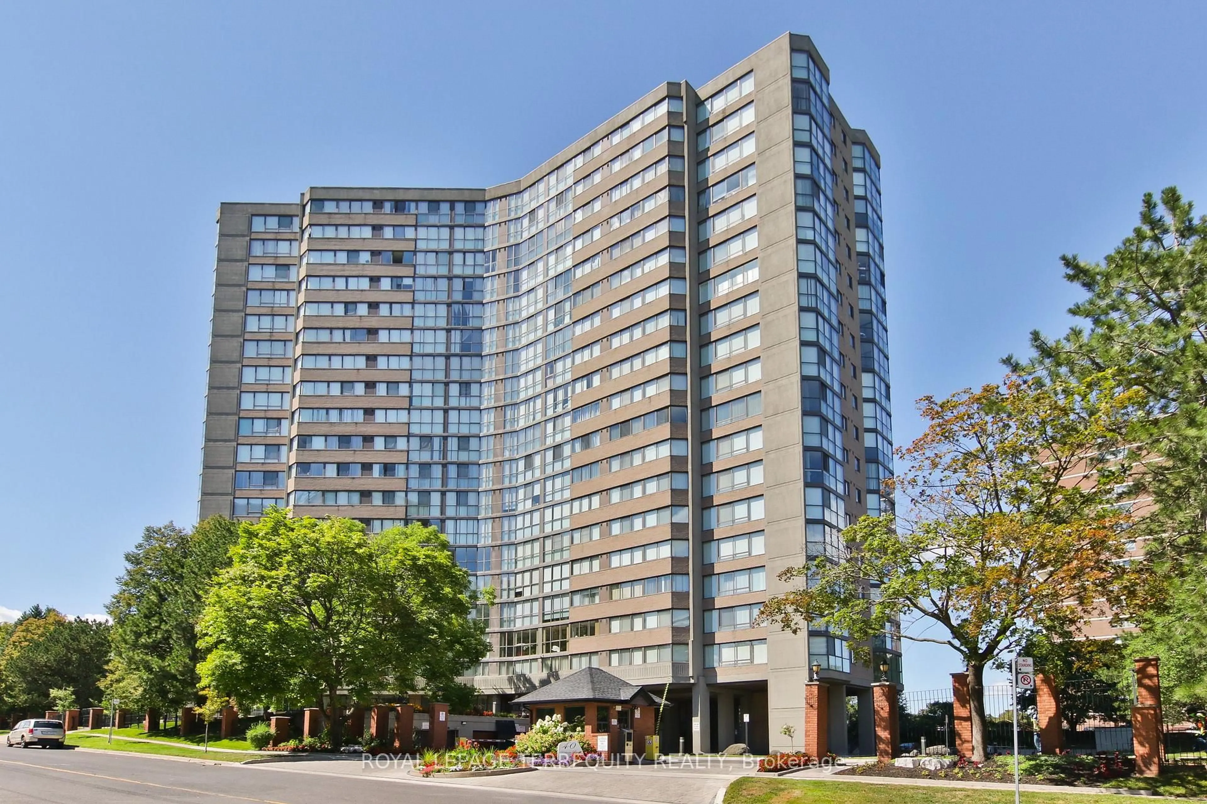 Indoor foyer for 40 Richview Rd #1907, Toronto Ontario M9A 5C1