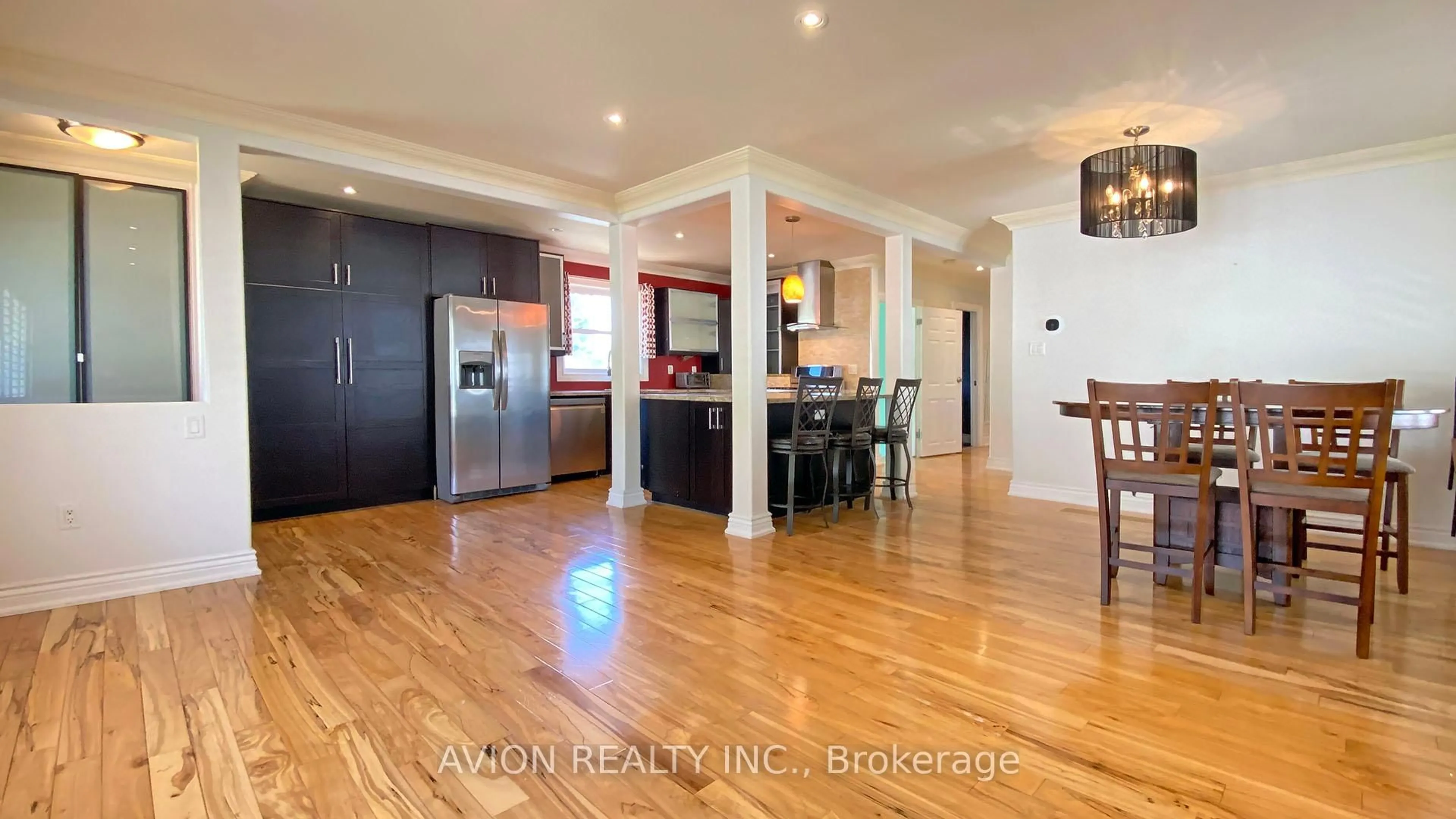 Open concept kitchen, wood/laminate floor for 1480 Pembroke Dr, Oakville Ontario L6H 1V8