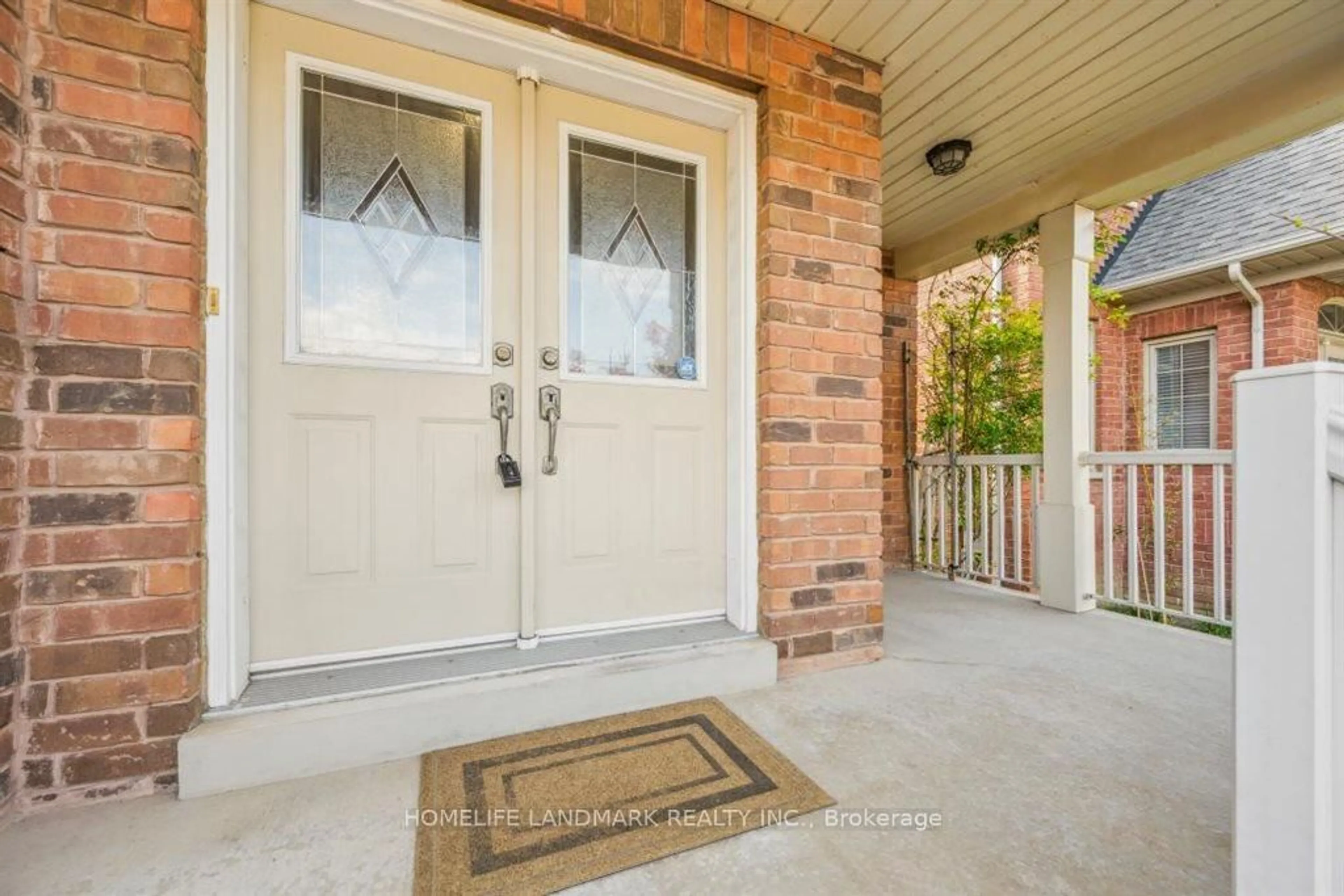 Indoor entryway for 3294 Artesian Dr, Mississauga Ontario L5M 7J8