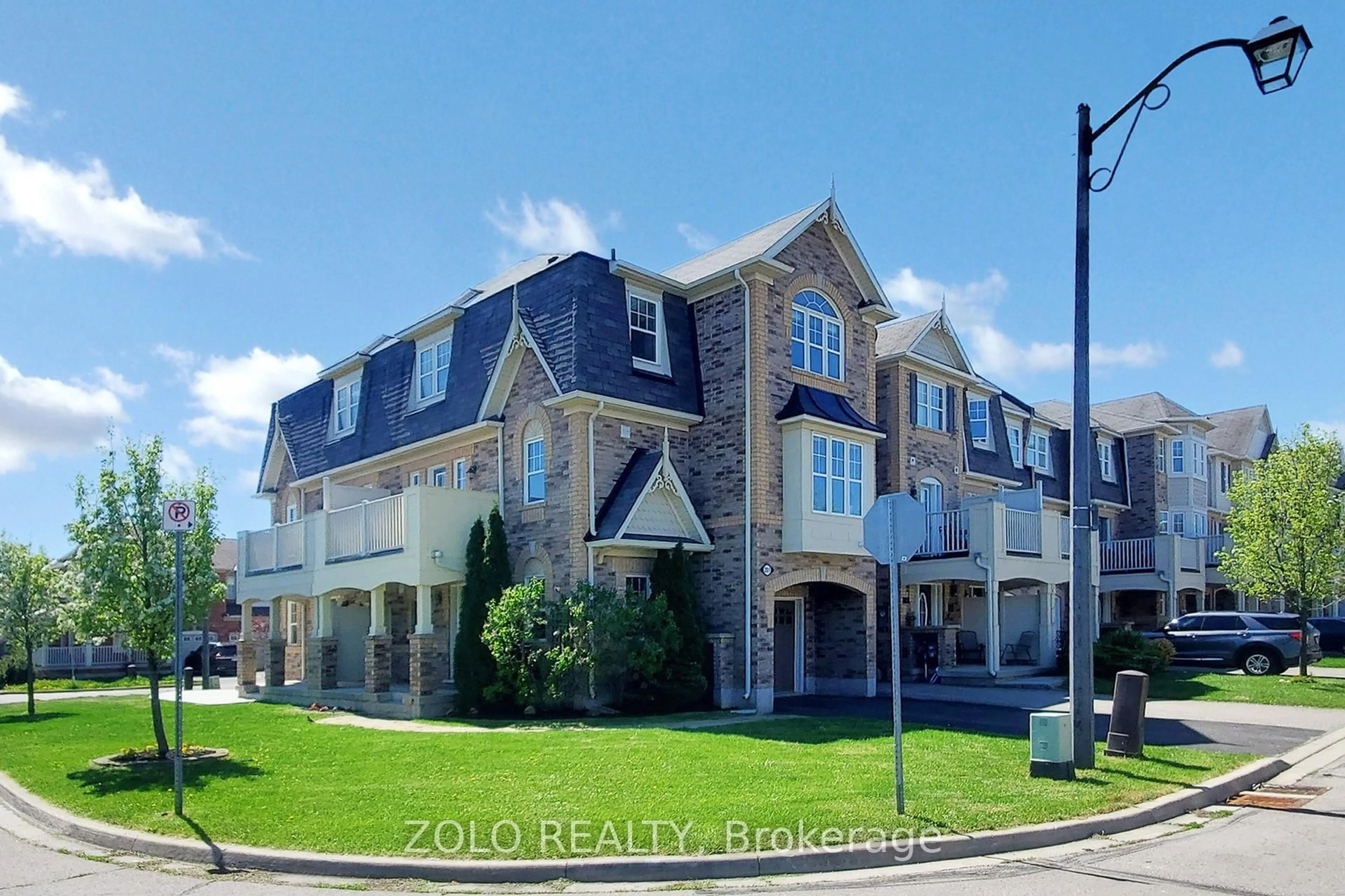 A pic from outside/outdoor area/front of a property/back of a property/a pic from drone, street for 201 Woodley Cres, Milton Ontario L9T 8B8