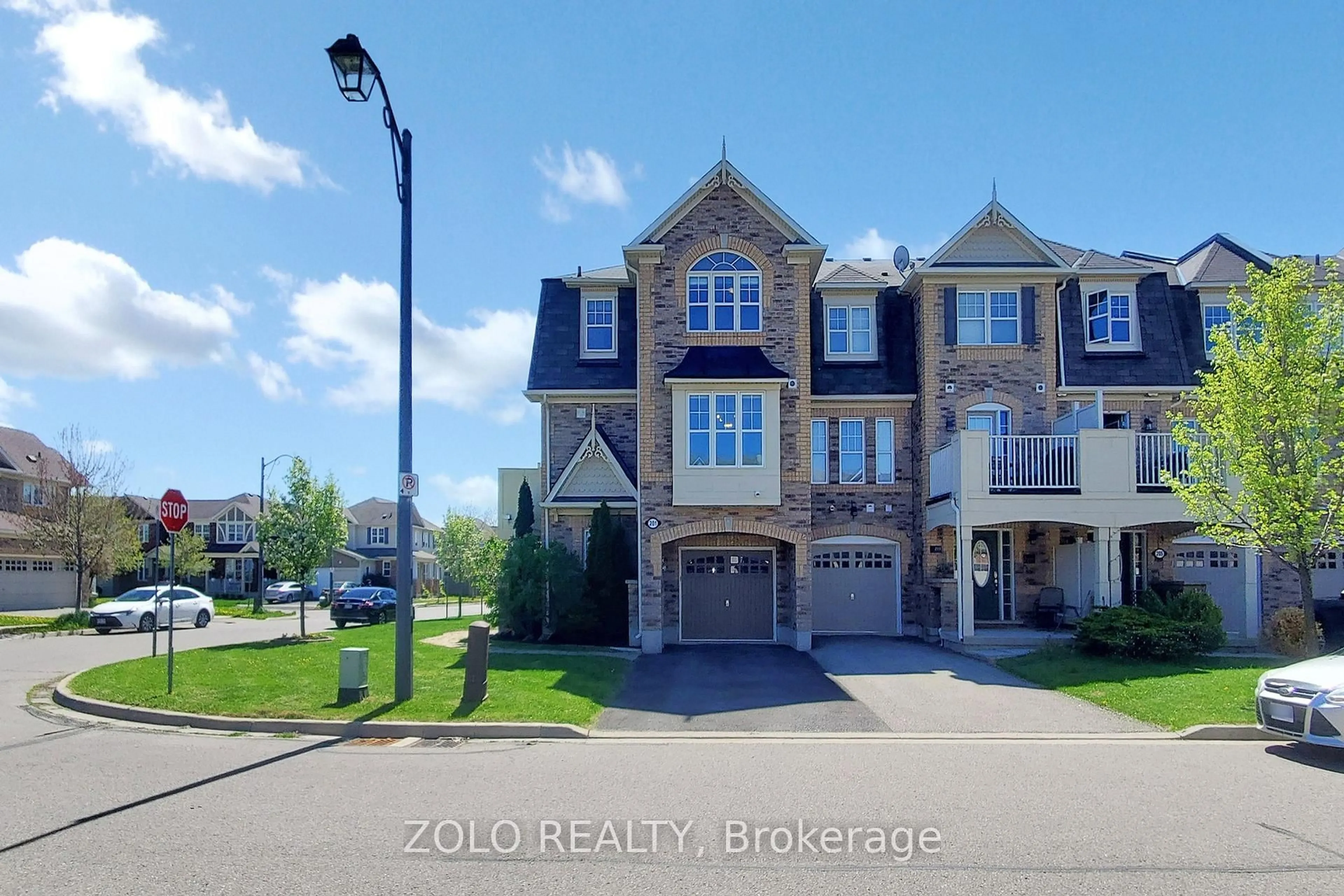 A pic from outside/outdoor area/front of a property/back of a property/a pic from drone, street for 201 Woodley Cres, Milton Ontario L9T 8B8