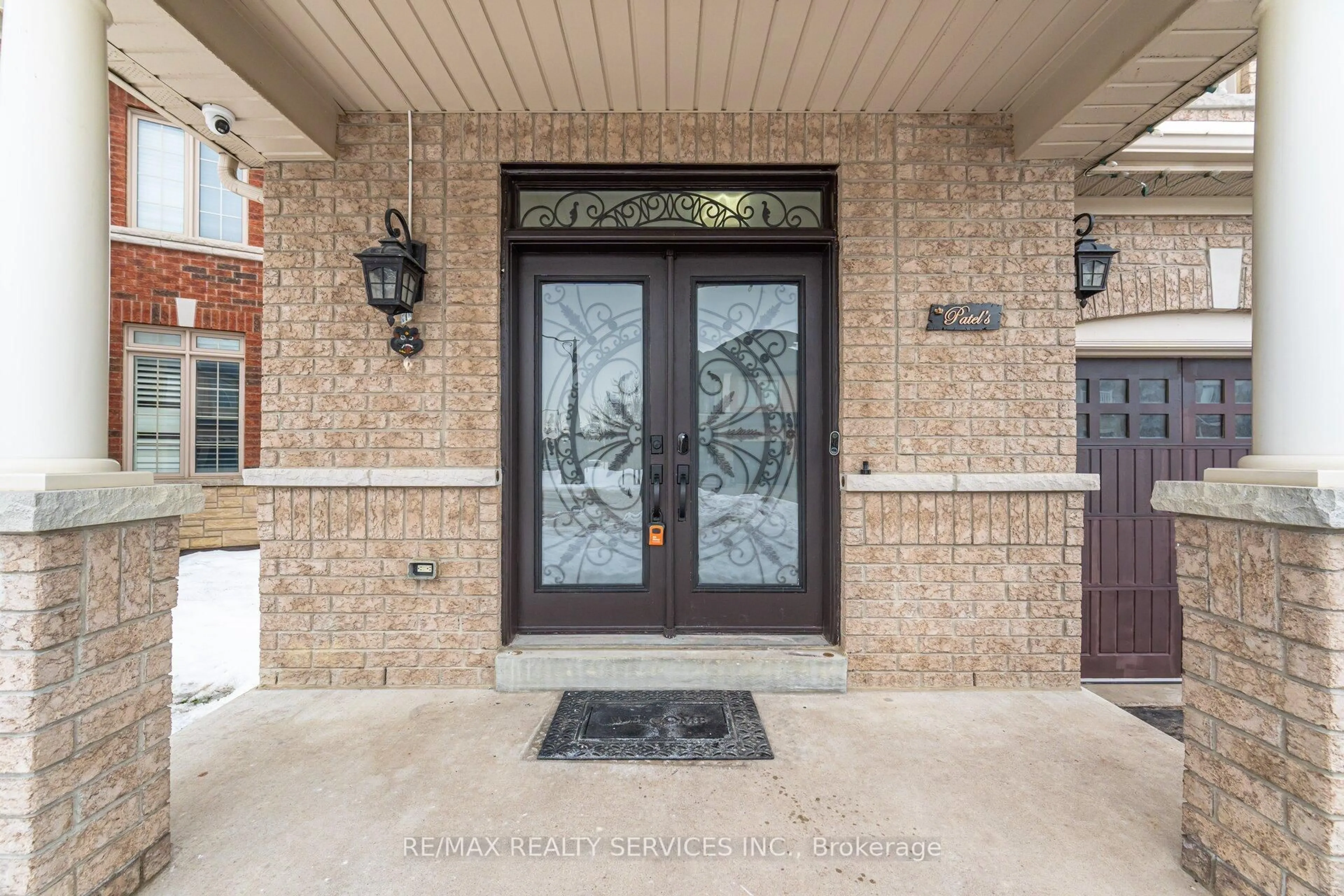 Indoor entryway for 71 Vanderpool Cres, Brampton Ontario L6P 3W2