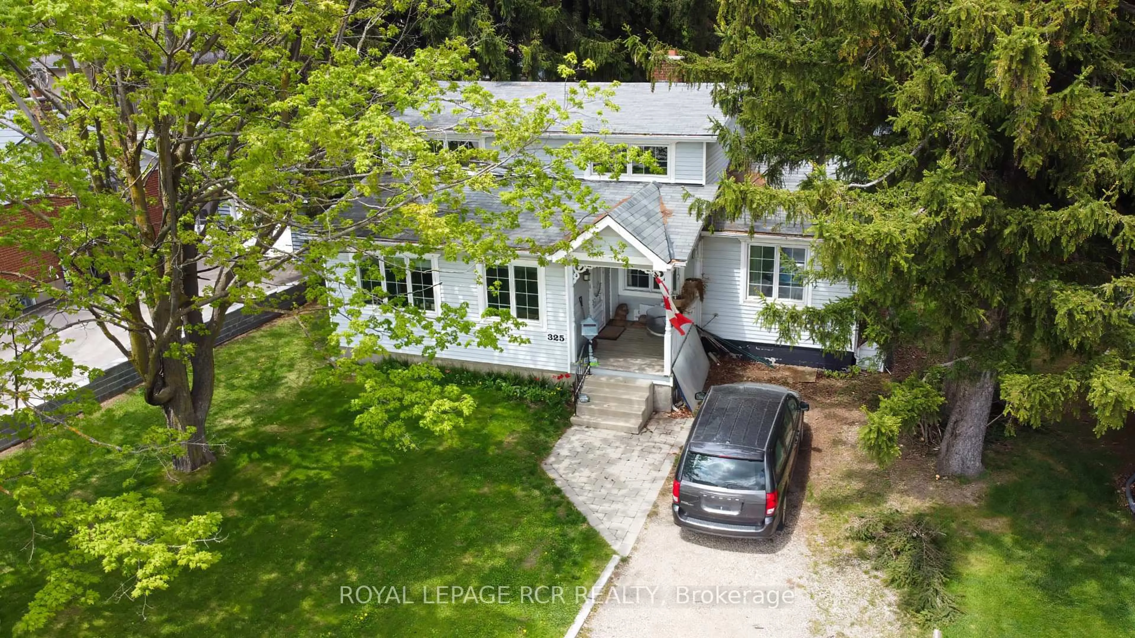 A pic from outside/outdoor area/front of a property/back of a property/a pic from drone, street for 325 Broadway N/A, Orangeville Ontario L9W 1L4
