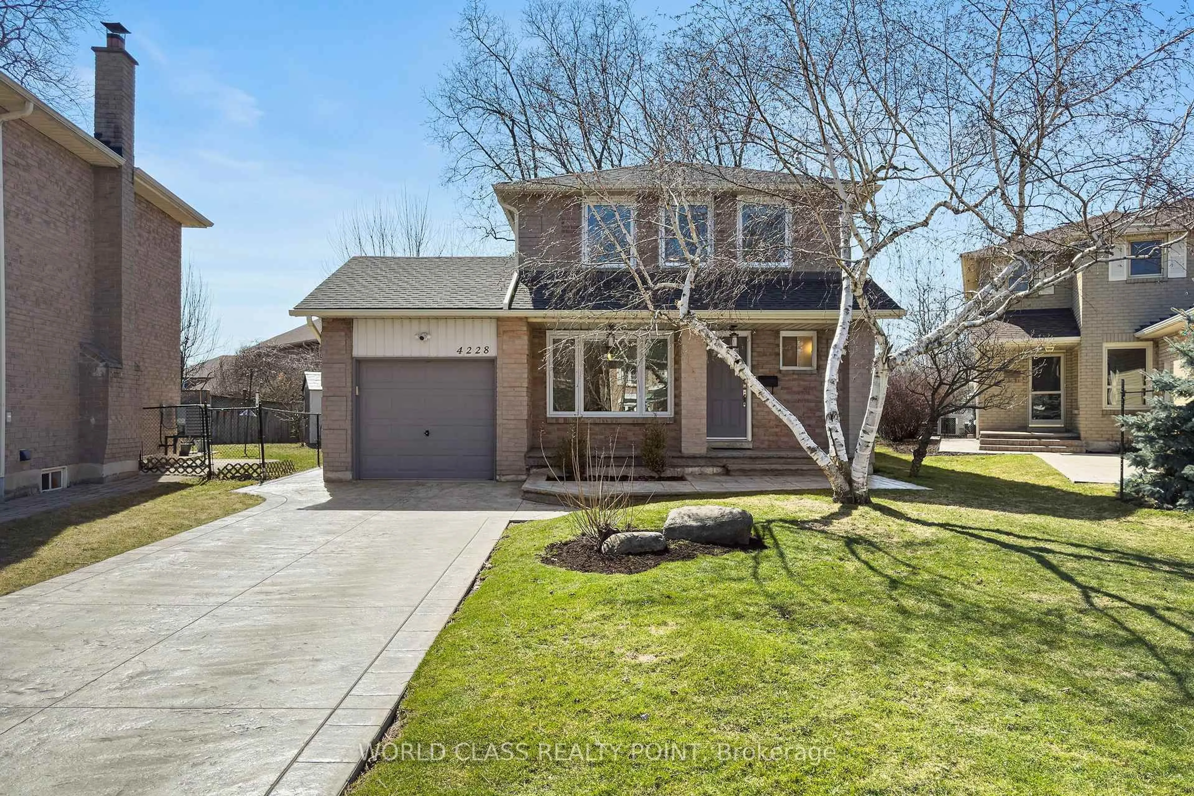 Unknown for 4228 White Spruce Crt, Mississauga Ontario L5C 3X5