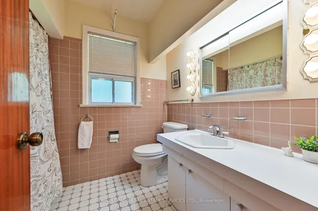 Additional property image - 20 Munhall Rd