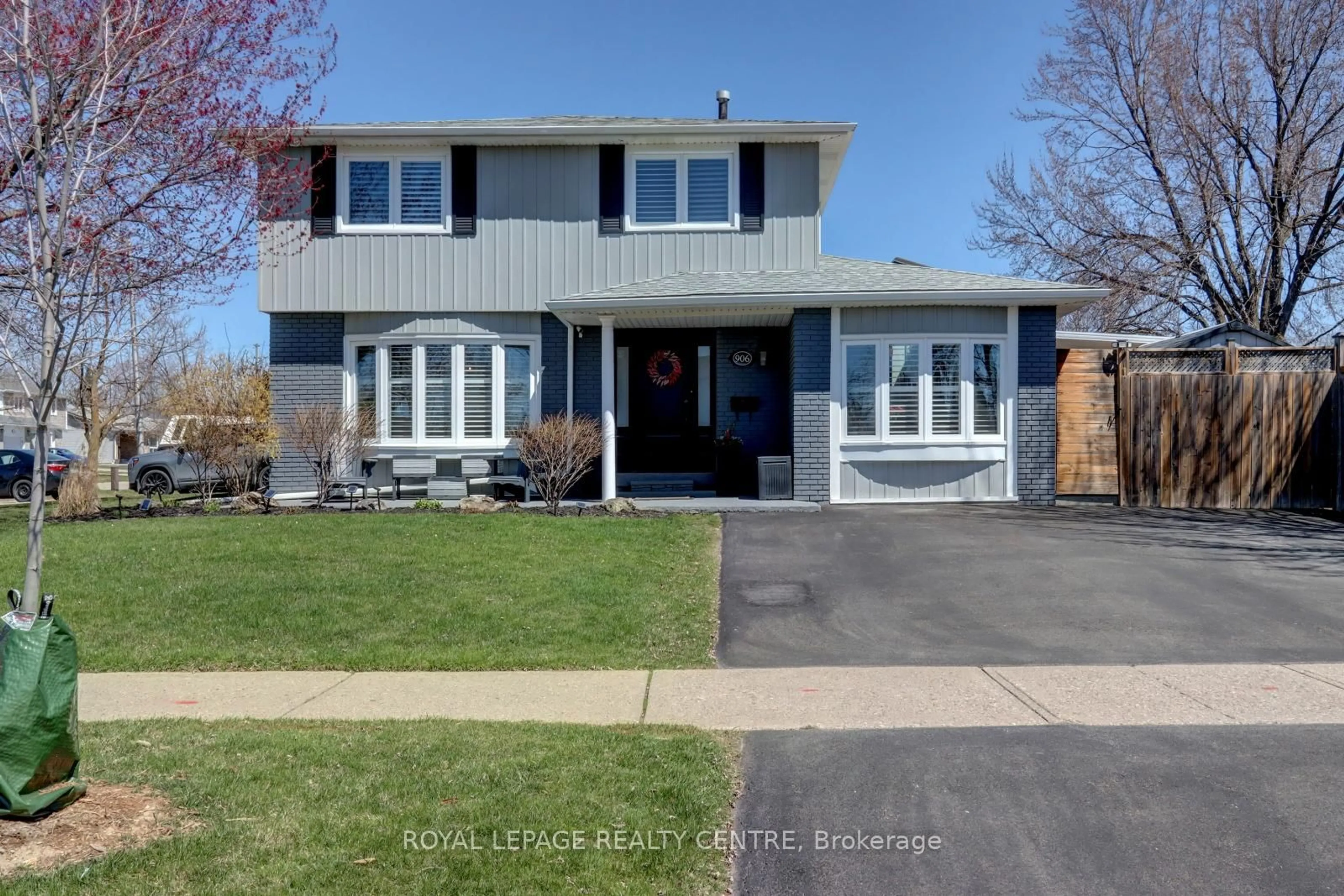Unknown for 906 Cabot Tr, Milton Ontario L9T 3Y4
