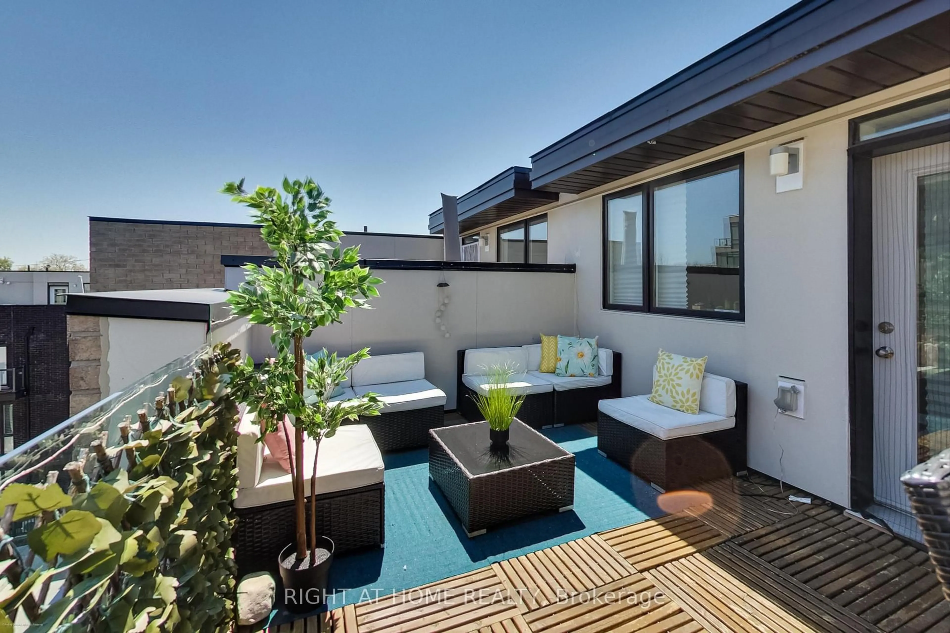 Patio, street for 30 Fieldway Rd #84, Toronto Ontario M8Z 0E3