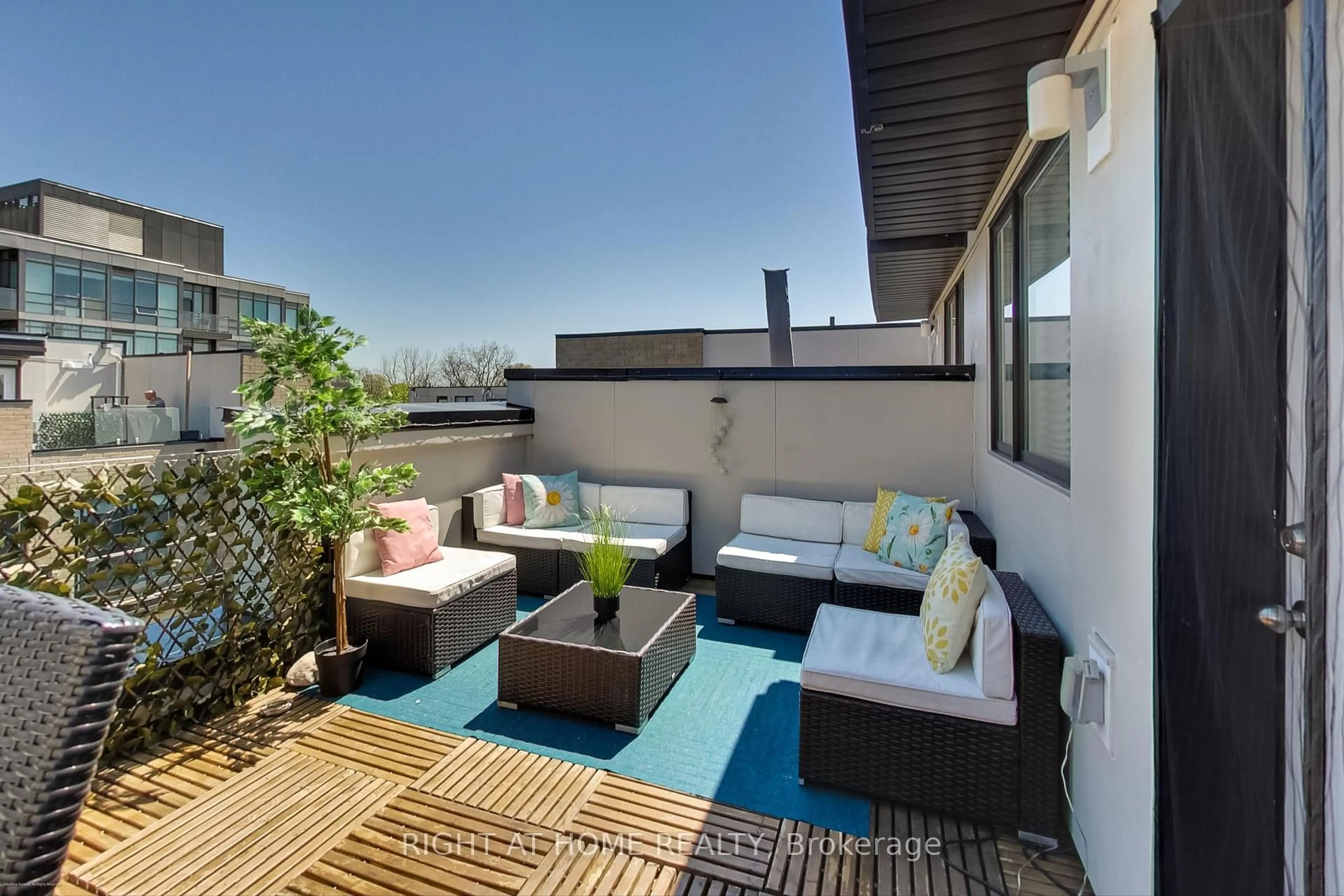 Patio, street for 30 Fieldway Rd #84, Toronto Ontario M8Z 0E3
