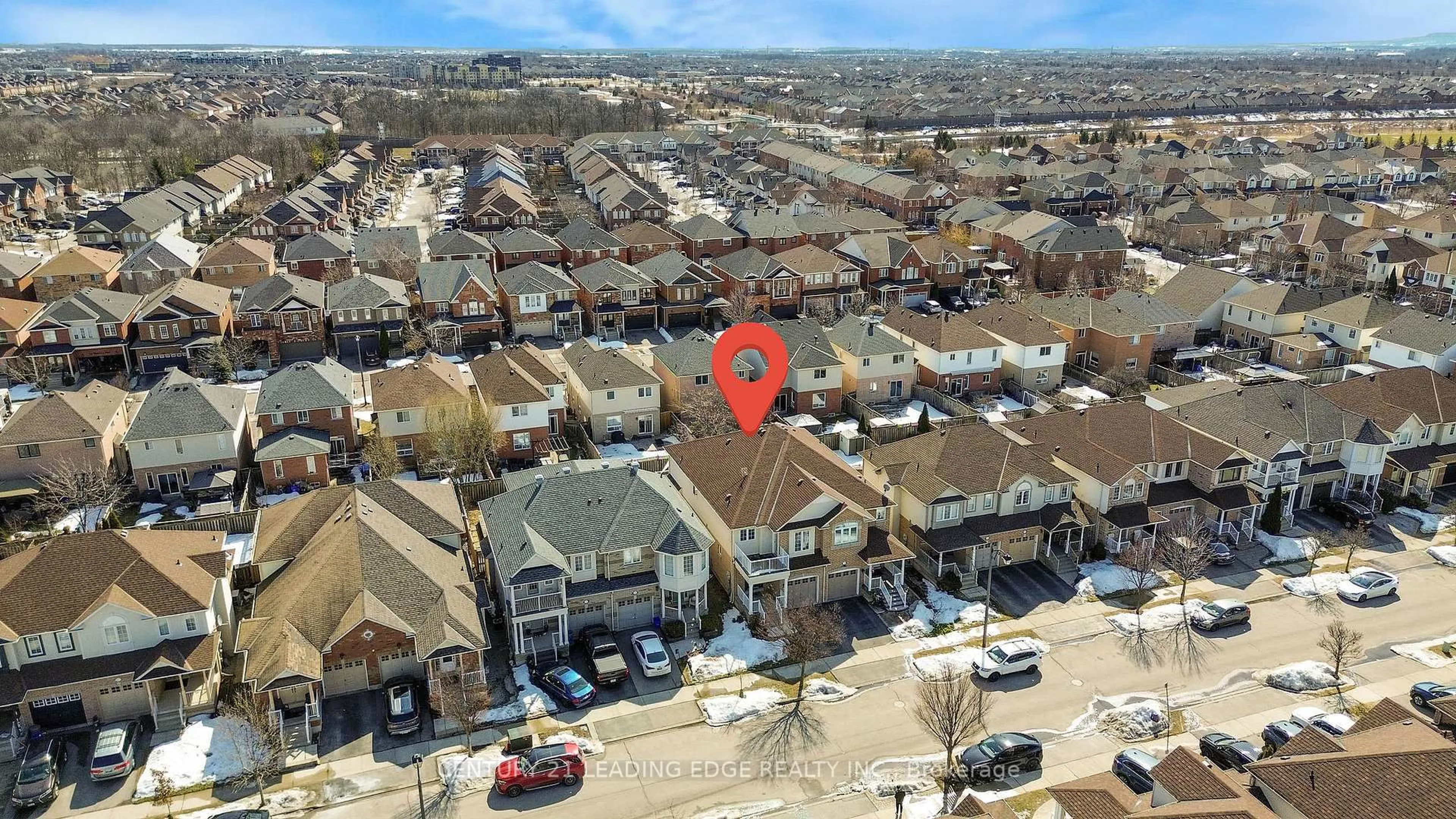 A pic from outside/outdoor area/front of a property/back of a property/a pic from drone, unknown for 192 Sherwood Rd, Milton Ontario L9T 6B8